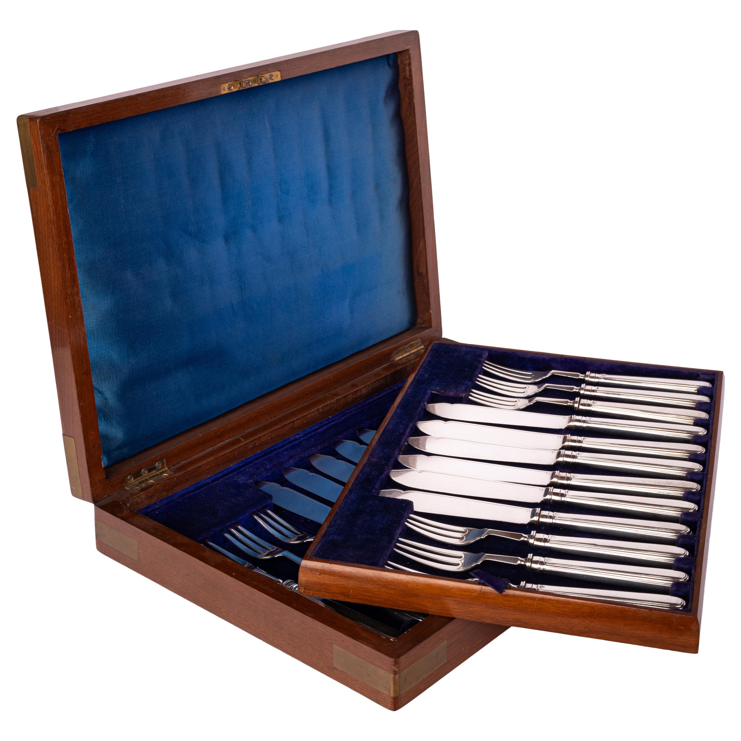 Antique Sterling Silver Fish Service 24 Knives Forks Garrard & Co London 1912 In Good Condition For Sale In Portland, OR