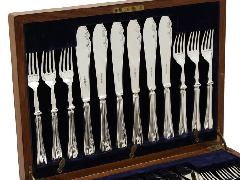 A fine and impressive antique George V English solid sterling silver Berkshire/Jesmond pattern fish service for twelve persons - boxed; an addition to our dining silverware collection.

This fine antique George V sterling silver fish flatware set
