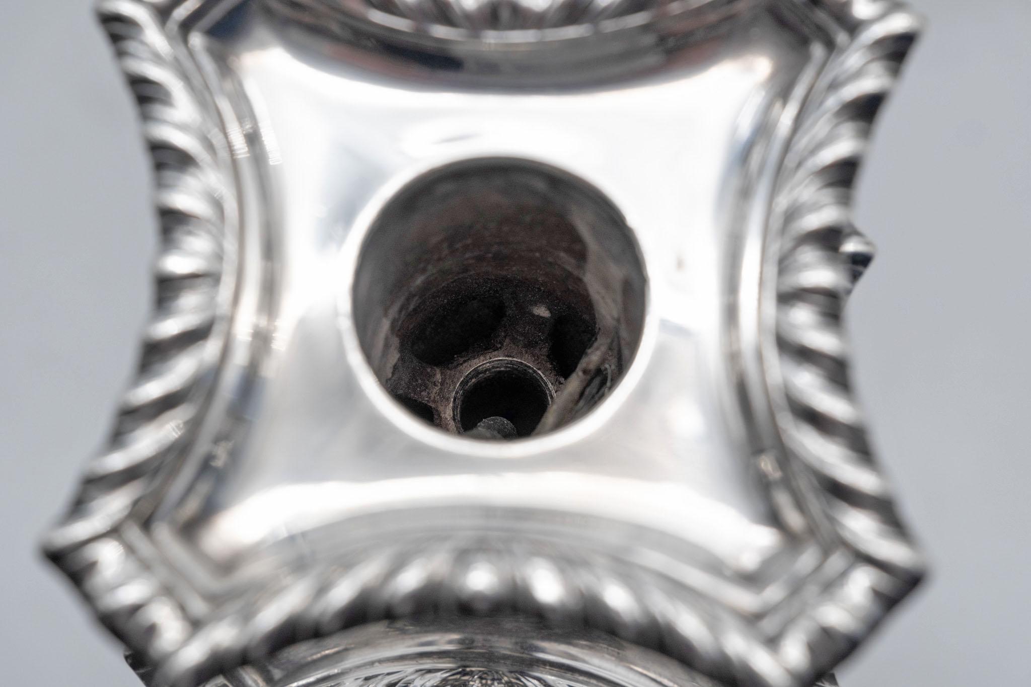 Antico candelabro in argento sterling a cinque luci Goldsmiths & Silversmiths London in vendita 8