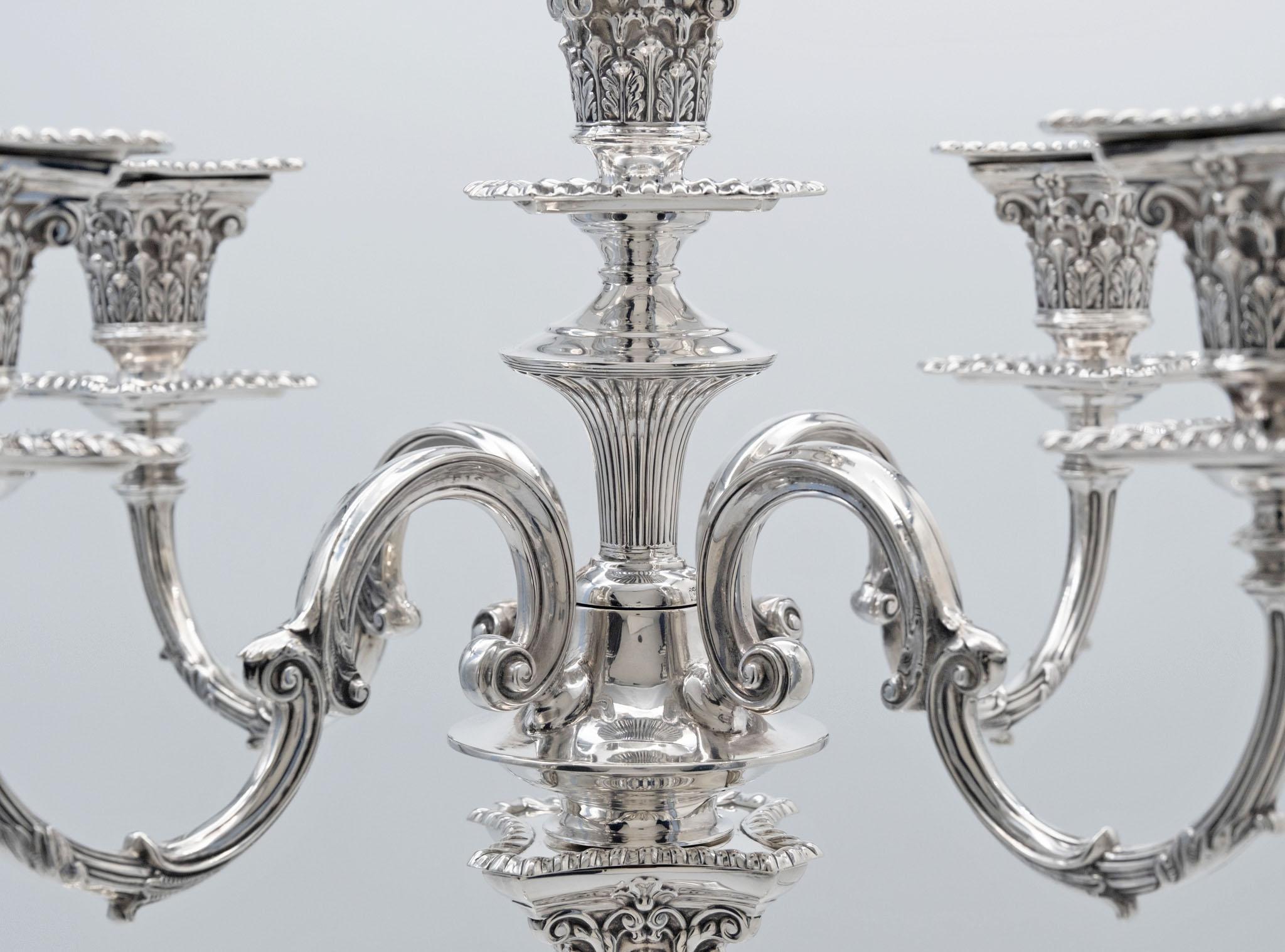 Inglese Antico candelabro in argento sterling a cinque luci Goldsmiths & Silversmiths London in vendita