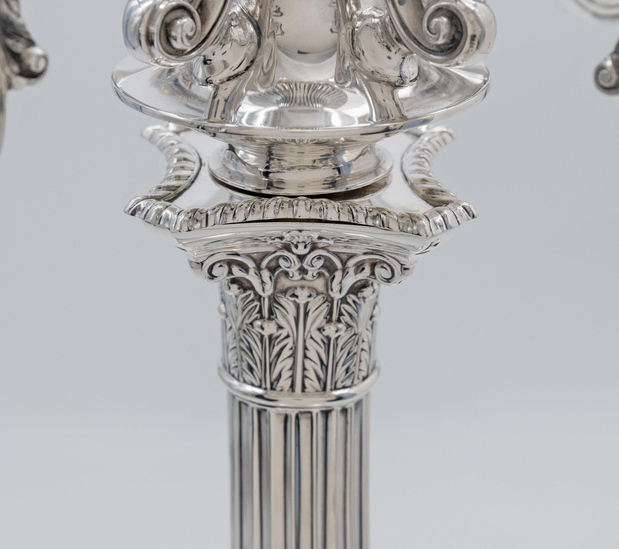 XX secolo Antico candelabro in argento sterling a cinque luci Goldsmiths & Silversmiths London in vendita