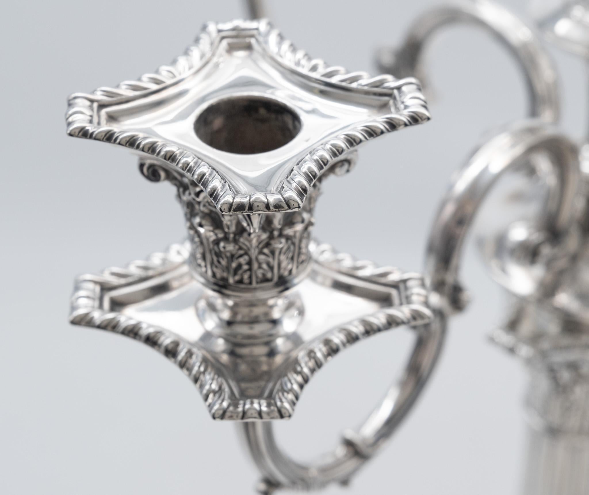 Antico candelabro in argento sterling a cinque luci Goldsmiths & Silversmiths London in vendita 1