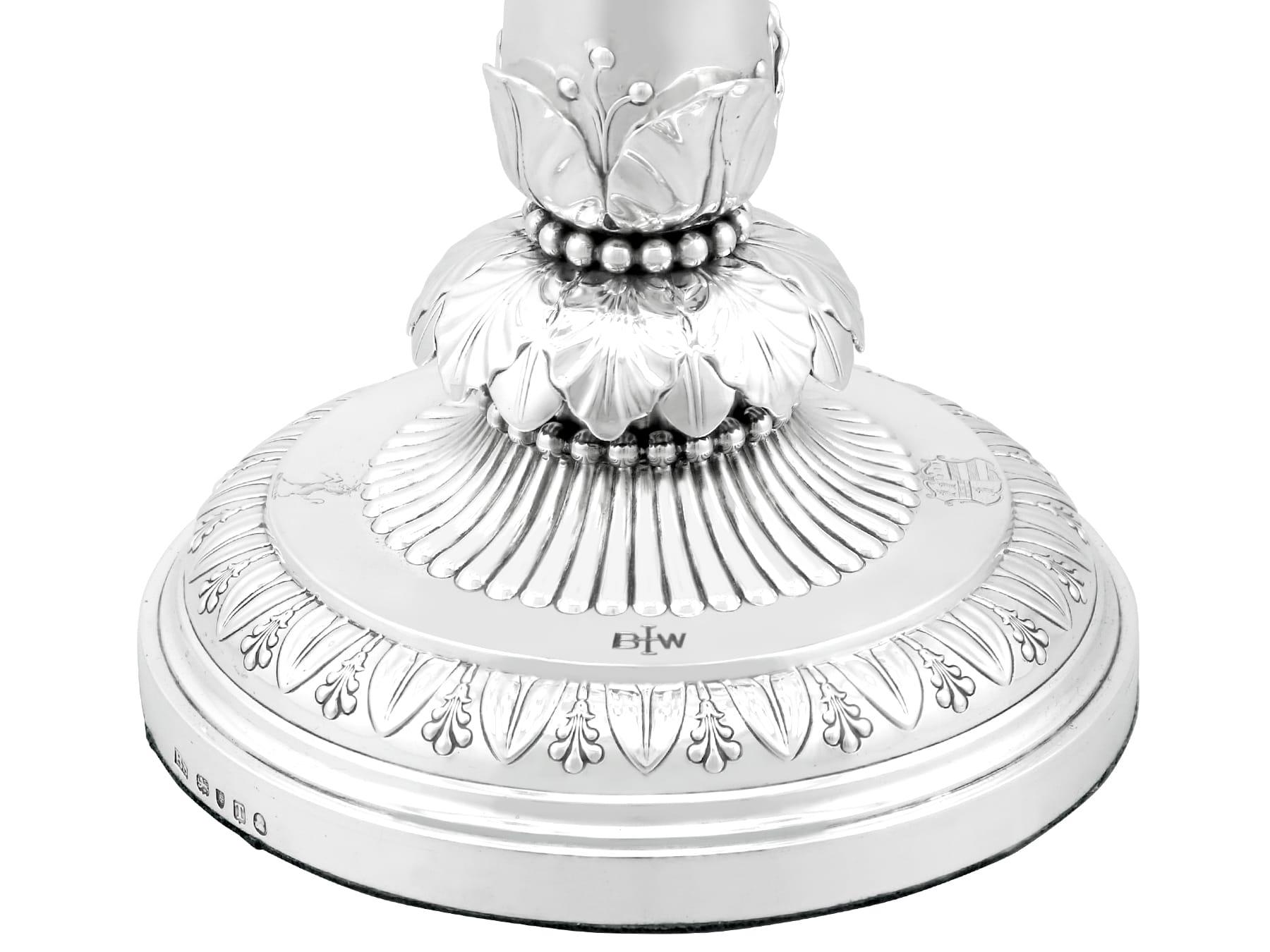 Argento Antico candelabro a quattro luci in argento sterling in vendita