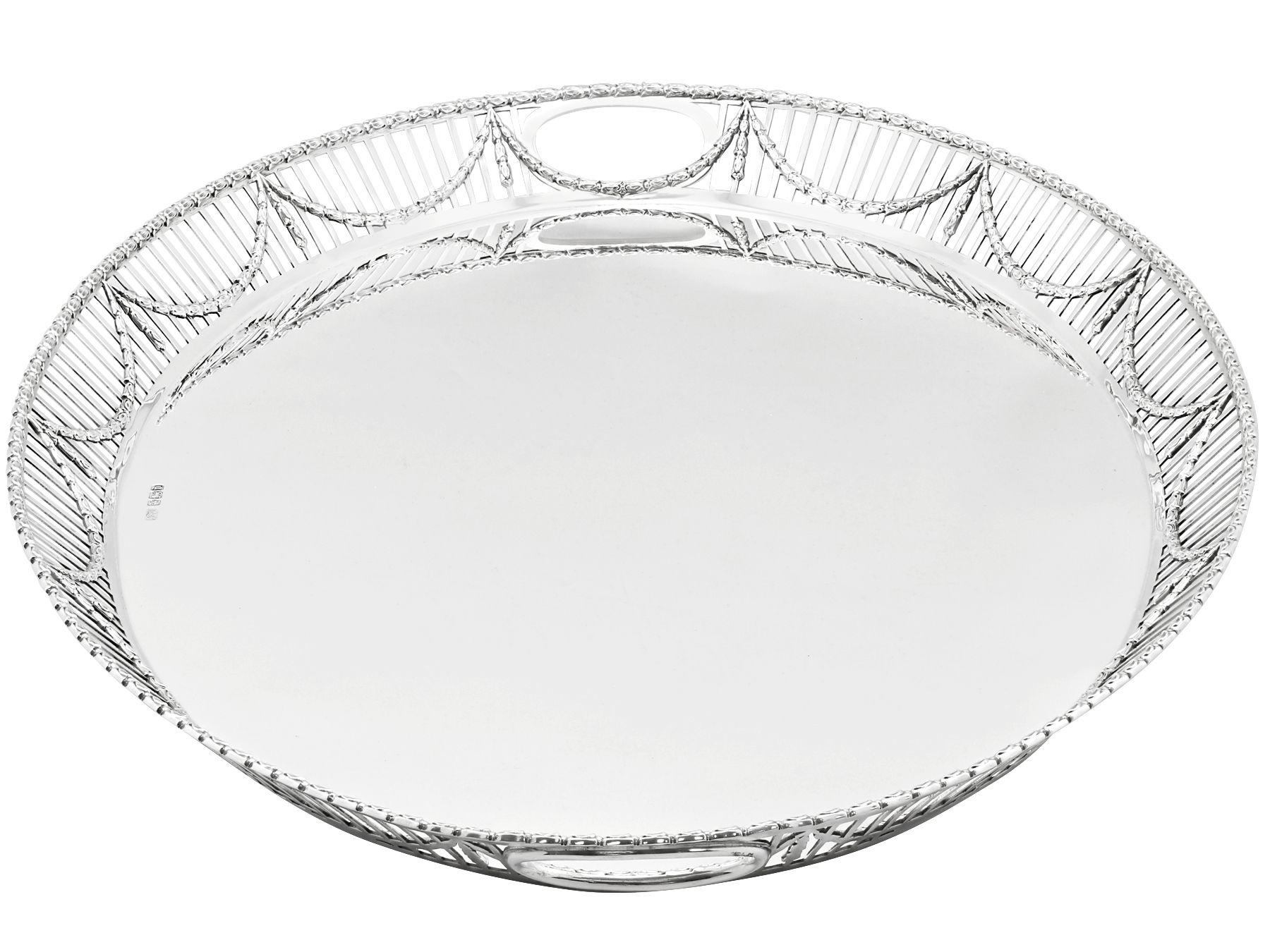Antique Sterling Silver Galleried Tray In Excellent Condition In Jesmond, Newcastle Upon Tyne
