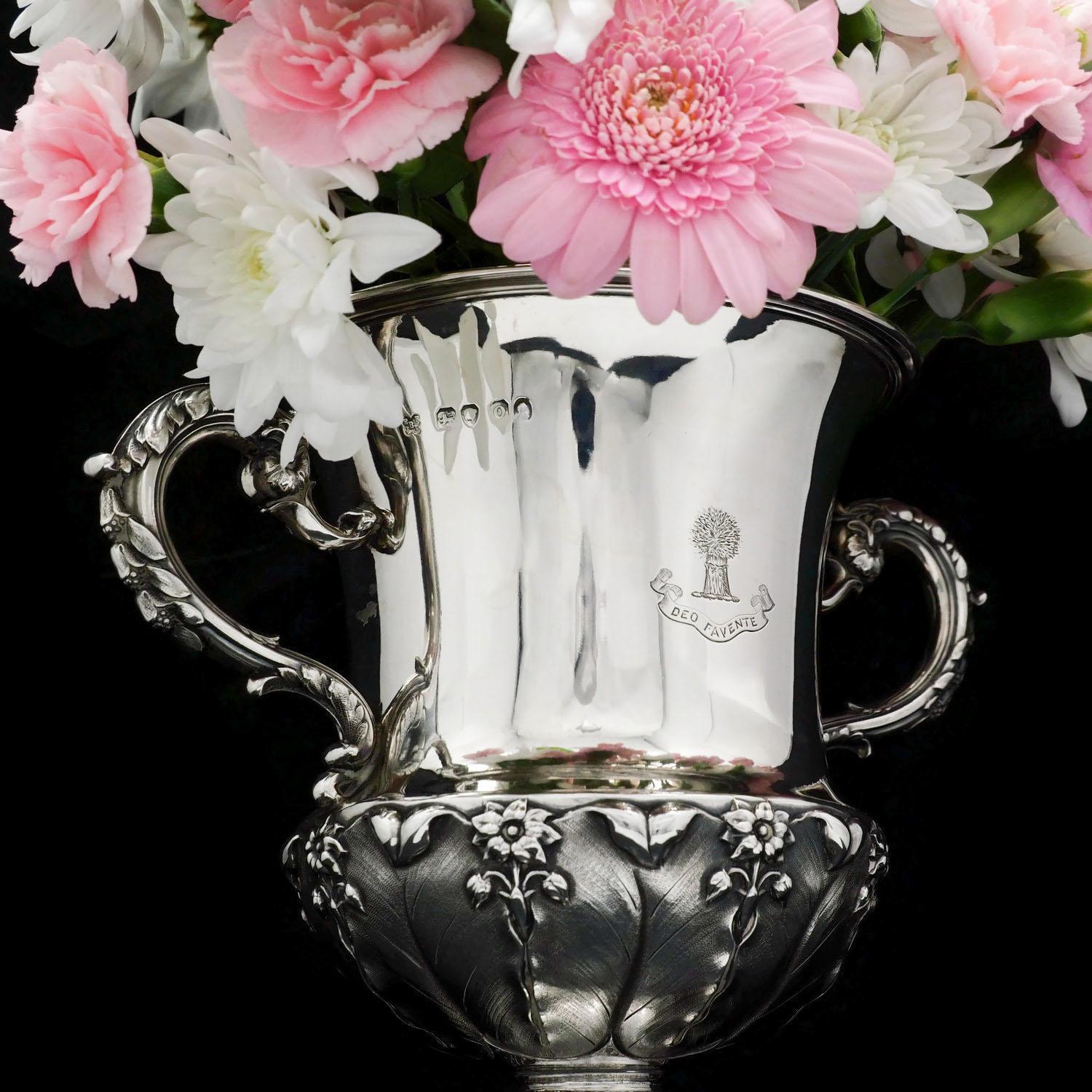 Antique Sterling Silver Georgian Cup / Vase in Campagna Form, Barnard, 1829 In Good Condition In London, GB