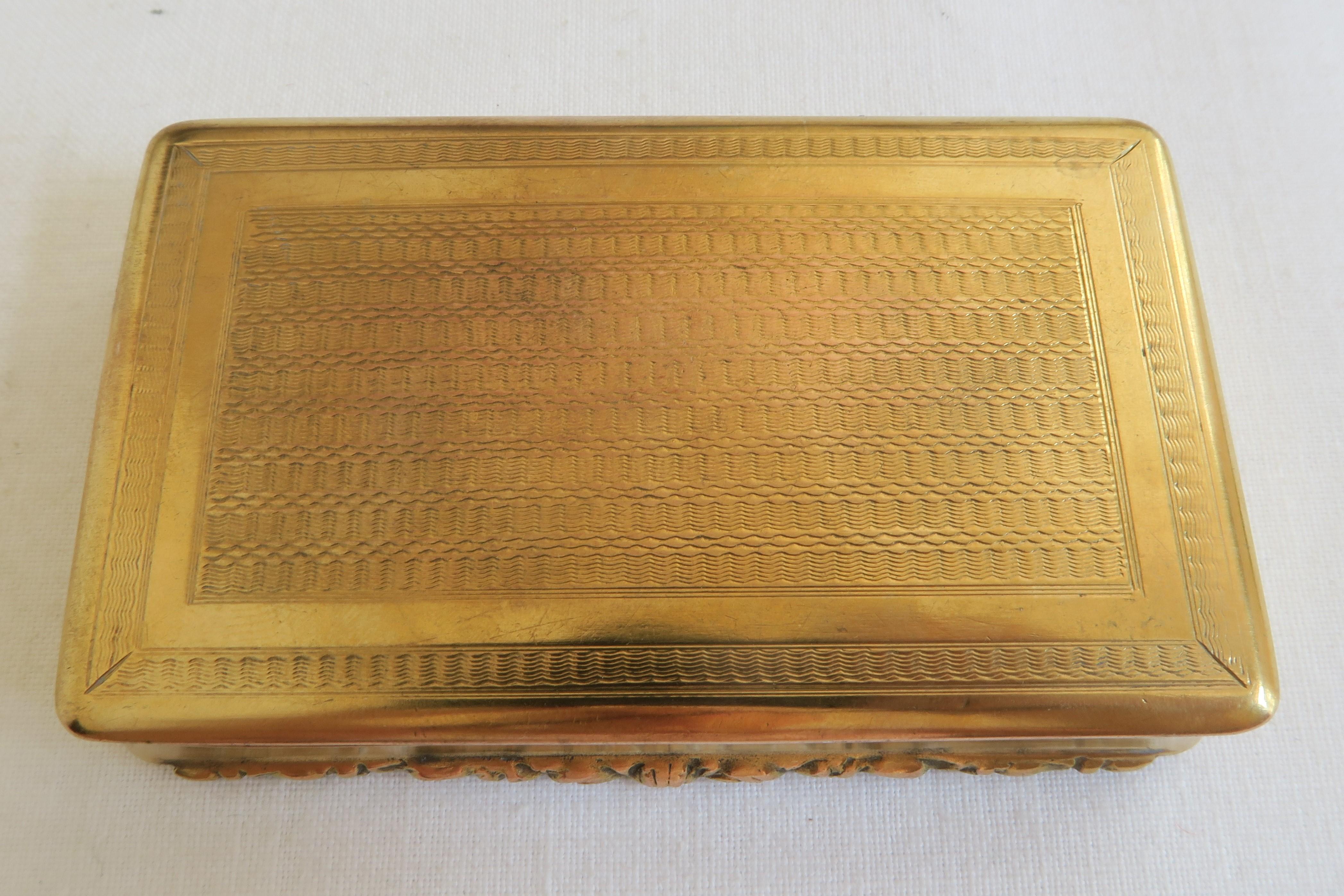 Antique Sterling Silver Gold Plated Snuff Box with Architectural Motif In Excellent Condition For Sale In Vienna, AT
