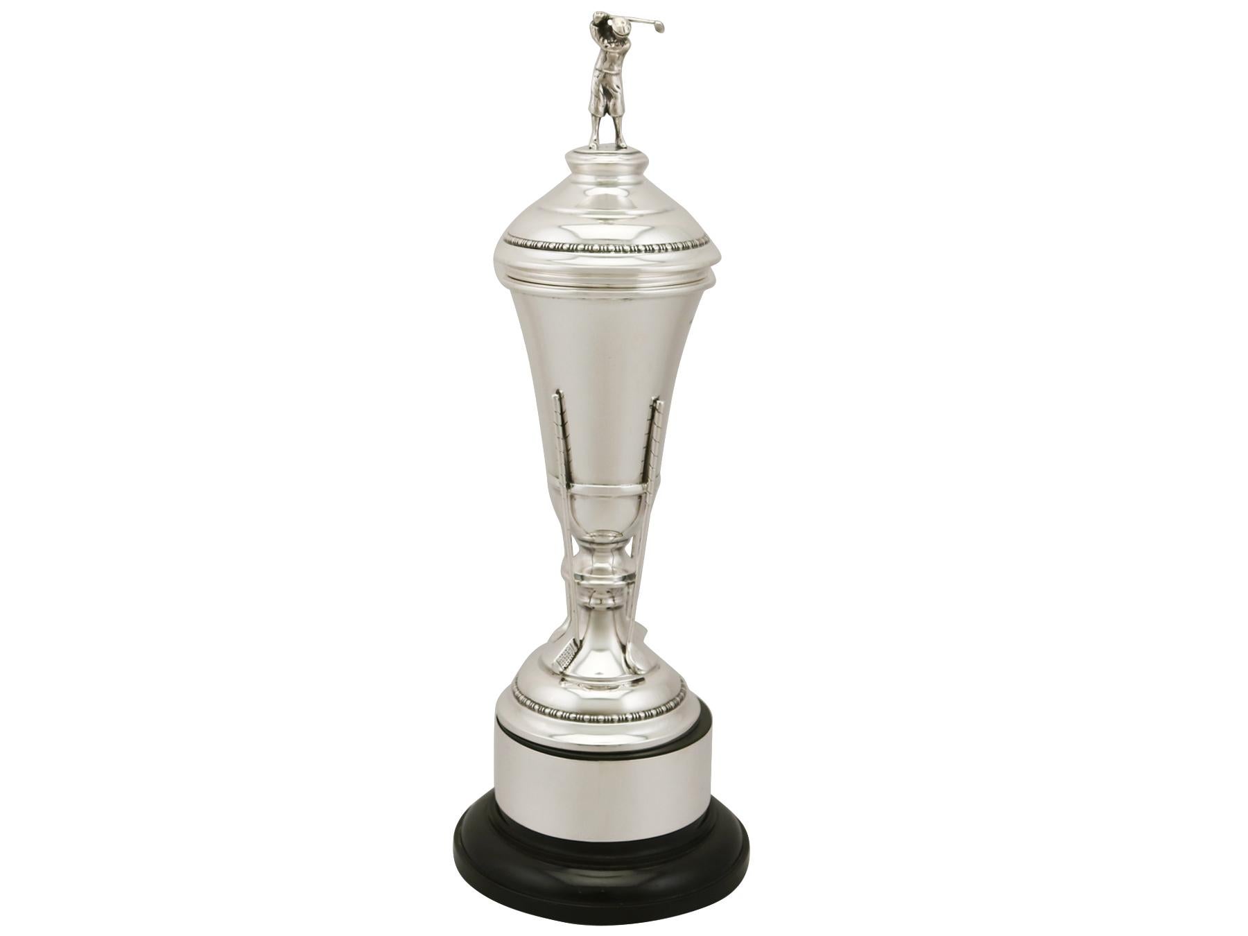 An exceptional, fine and impressive antique George V English sterling silver presentation trophy with golfing interest; an addition to our diverse presentation silverware collection.

This exceptional antique George V sterling silver cup has a