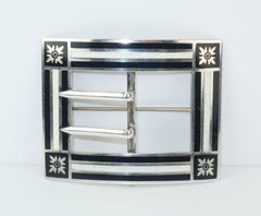 Broche ancienne en argent sterling avec boucle en émail guilloché