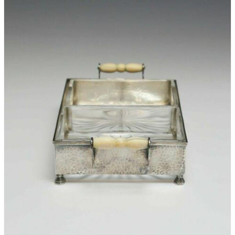 Antique sterling silver hand-hammered card holder

Featuring removable glass, bone handles, marked .925 silver.

Additional information:
Composition: Sterling Silver
Dimension: 6.75 inches length / 4.5 inches width / 1.5 inches