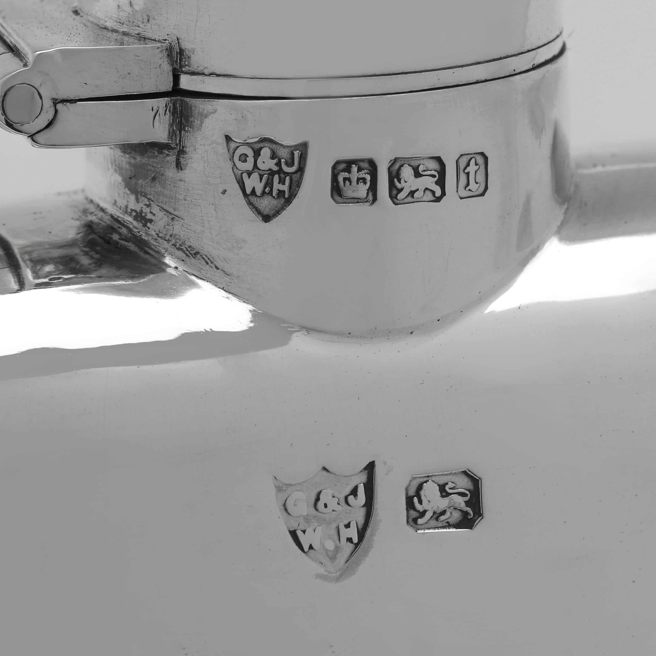 Antiguas petacas de plata de ley con copa extraíble fabricadas en 1911 principios del siglo XX en venta