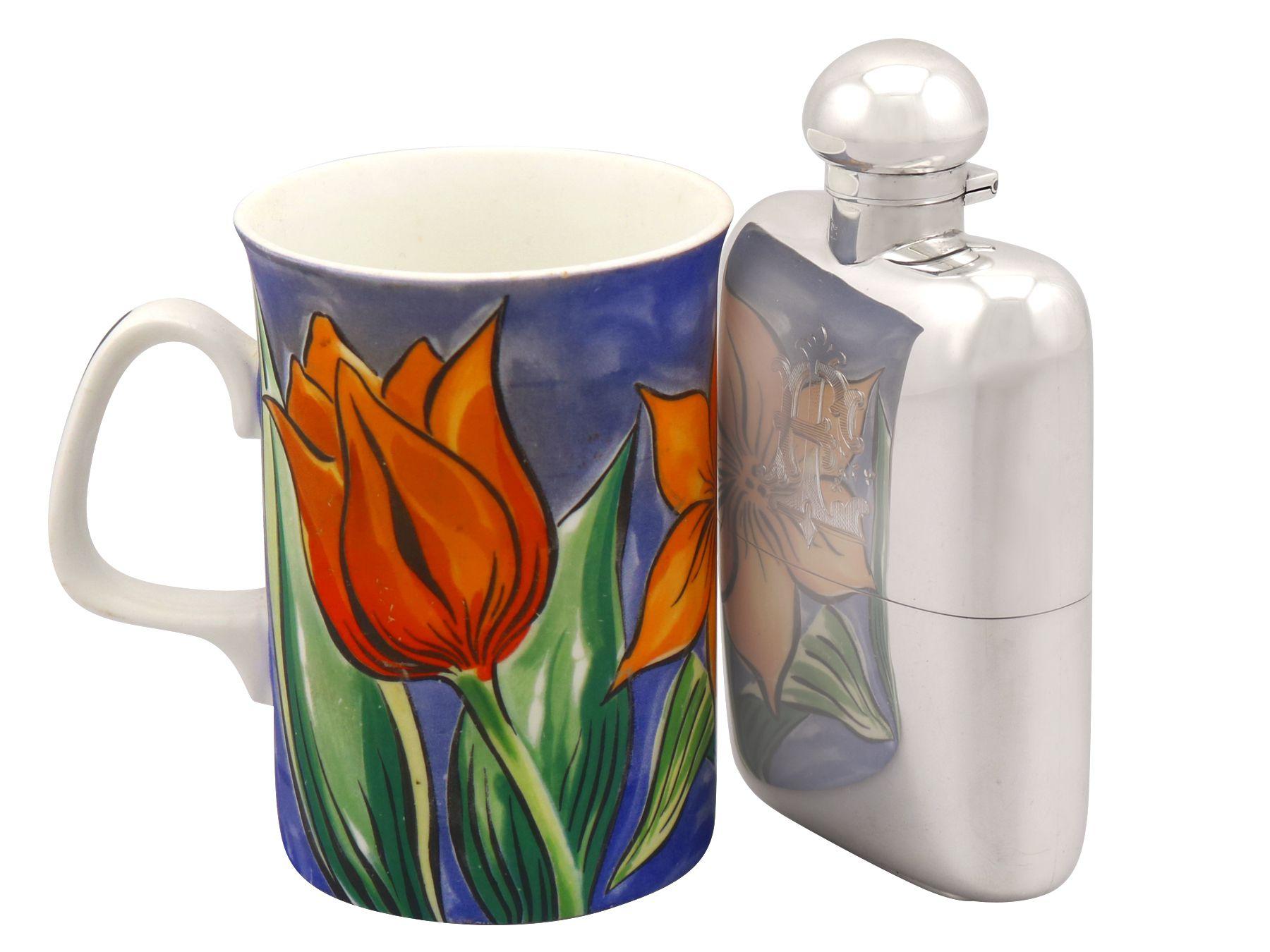 Antique Sterling Silver Hip Flask - Boxed, 1911 In Excellent Condition In Jesmond, Newcastle Upon Tyne