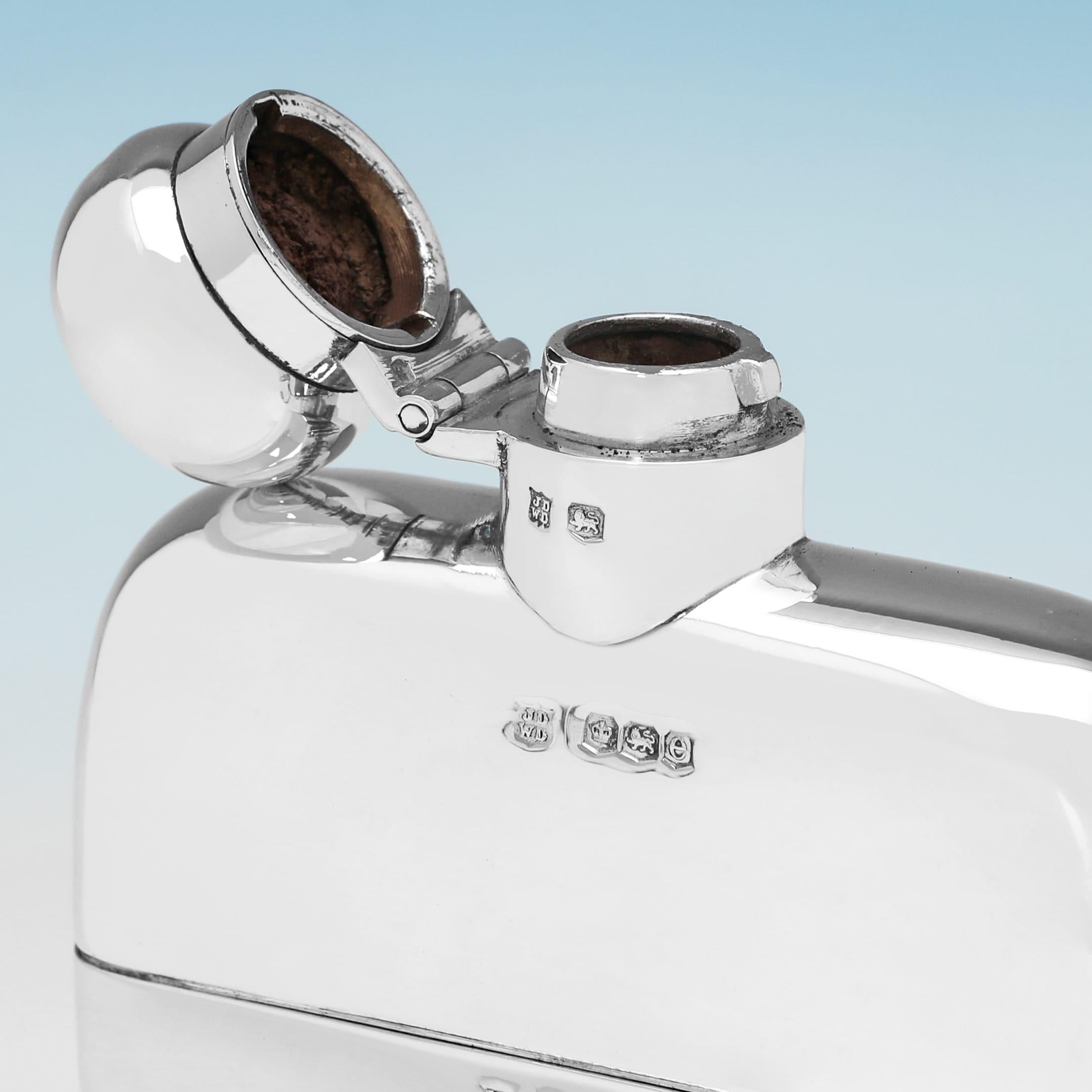 Antica fiaschetta in argento sterling con tazza rimovibile - Realizzata nel 1922 In condizioni buone in vendita a London, London