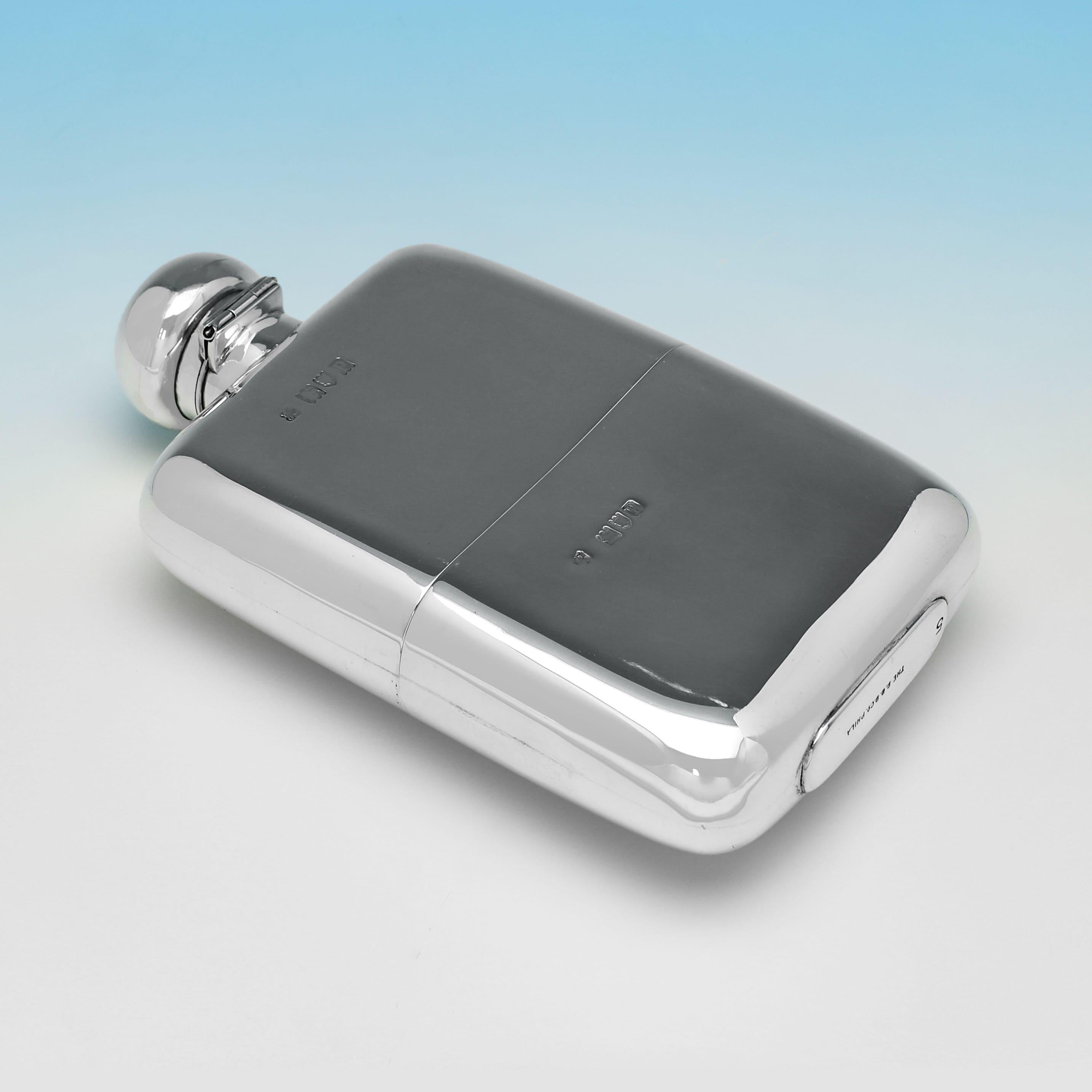 English Antique sterling silver hip flask with removable cup made in London in 1910 For Sale