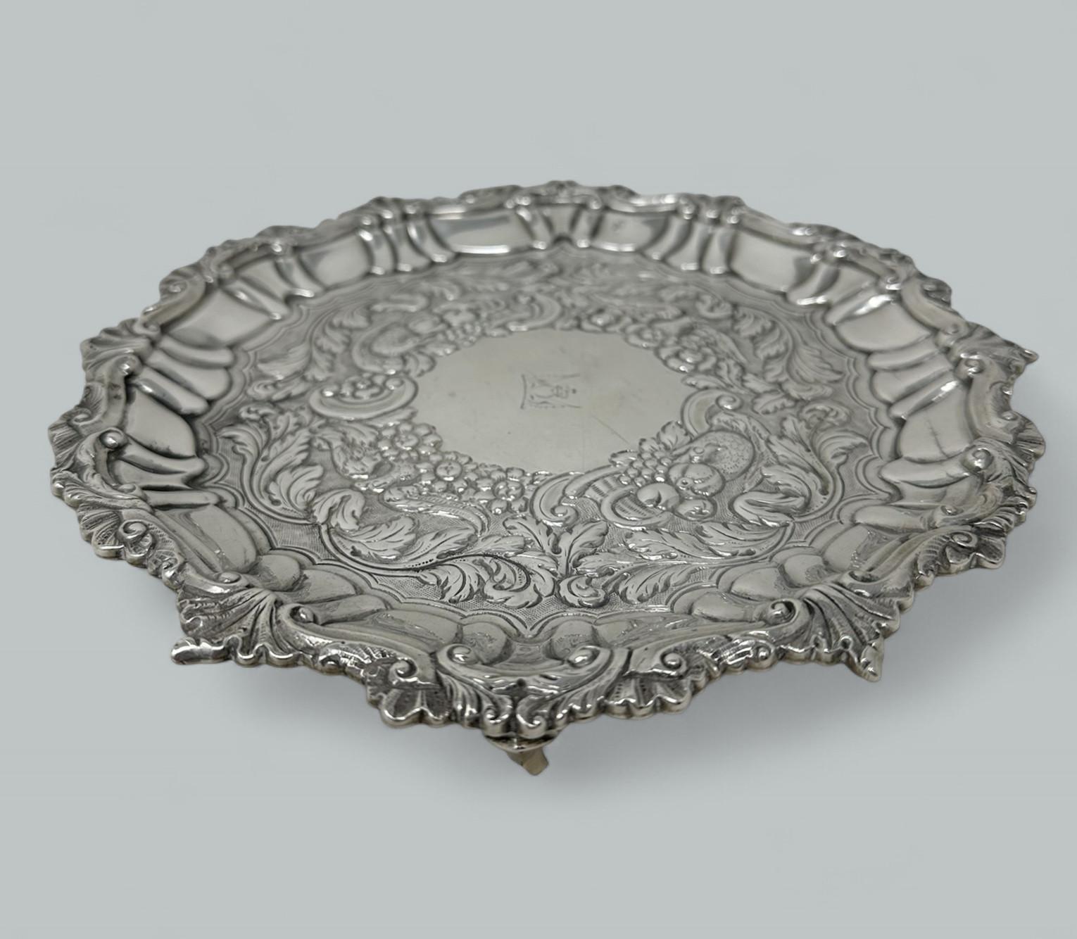 Bandeja para bebidas de plata de ley antigua irlandesa de Dublín William Nolan siglo XVIII en venta