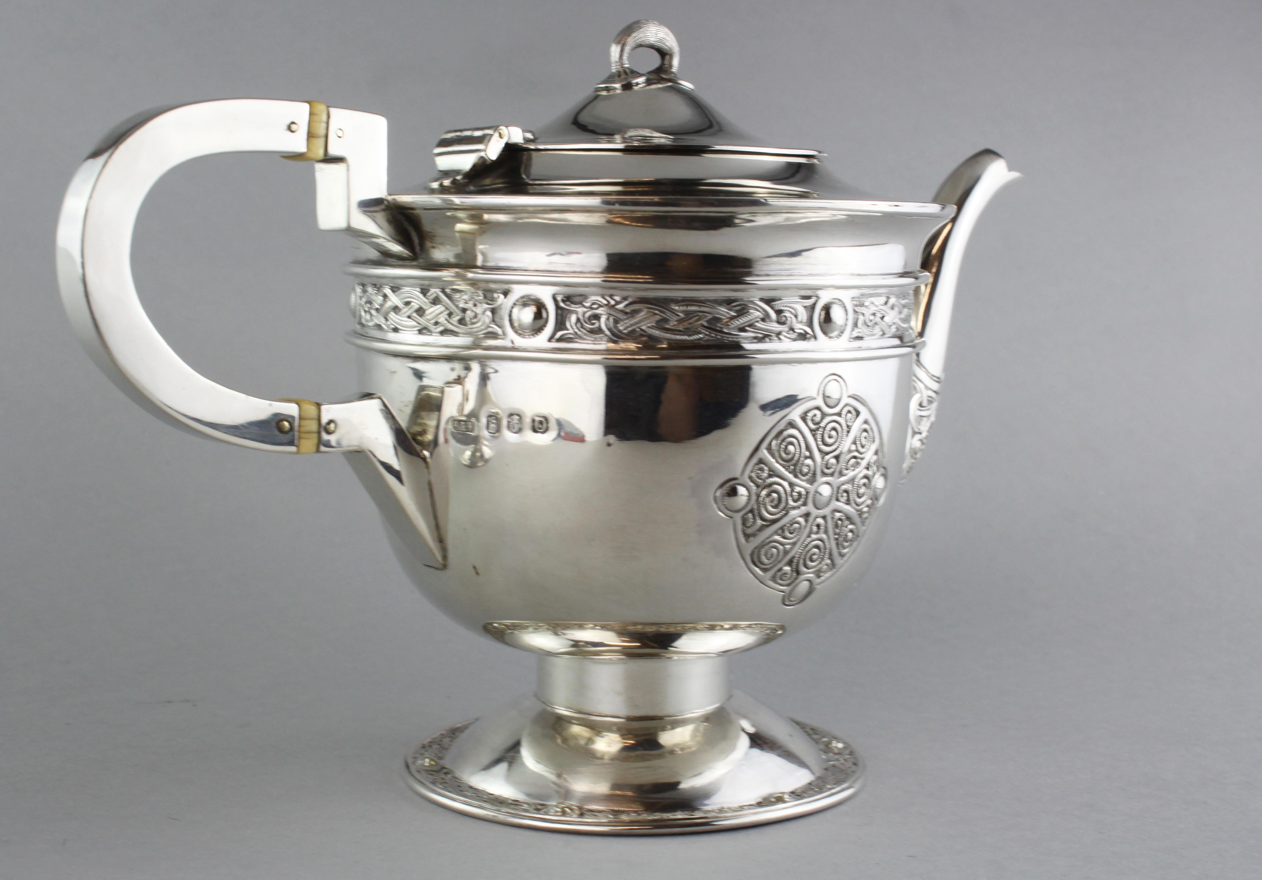 Antique Sterling Silver Irish Three-Piece Tea Service Set, Dublin 1917, Hopkin In Good Condition In Braintree, GB