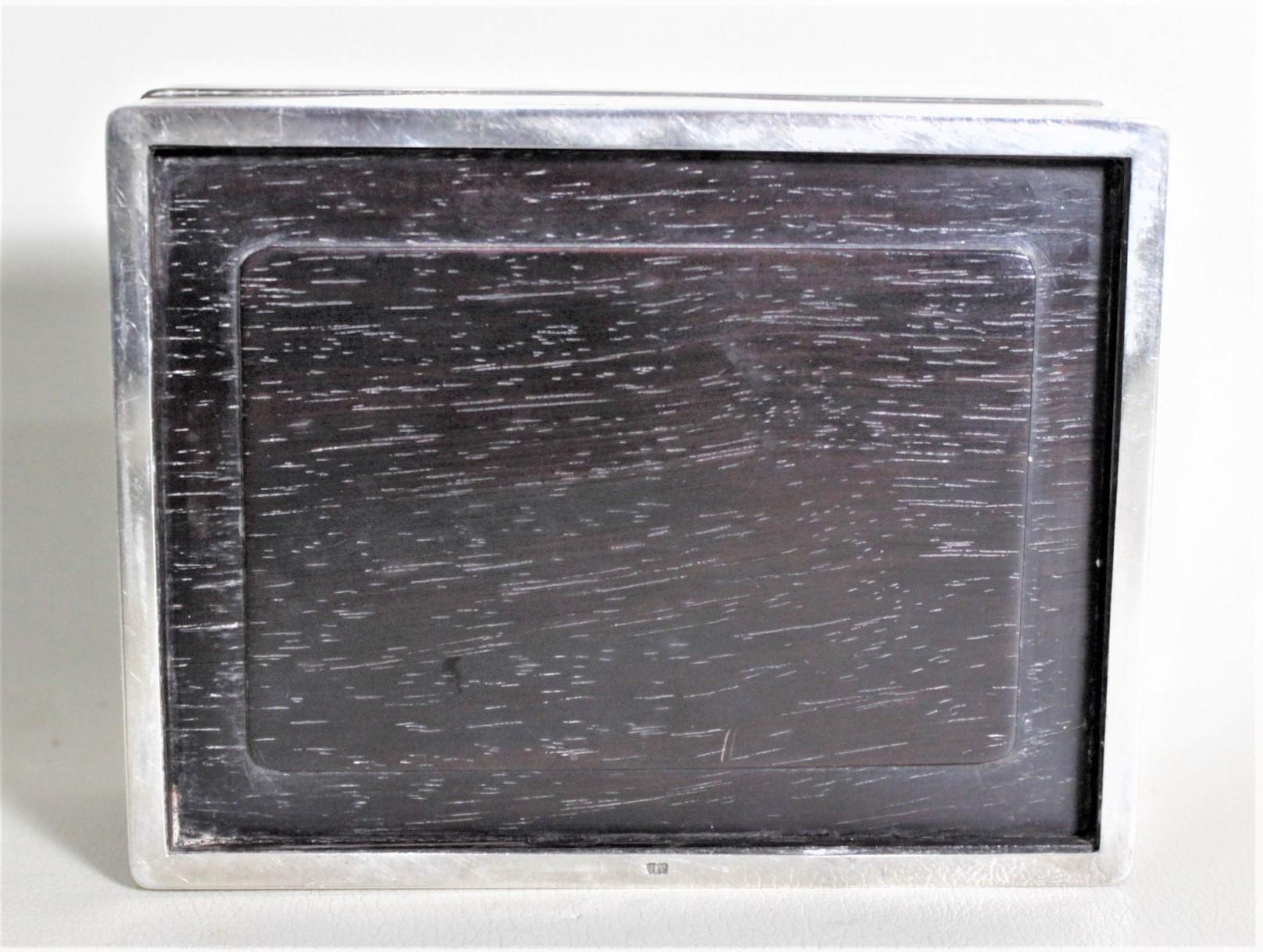 Antike, gravierte Zigaretten- oder dekorative Schachtel aus Sterlingsilber für den japanischen Export im Zustand „Gut“ im Angebot in Hamilton, Ontario