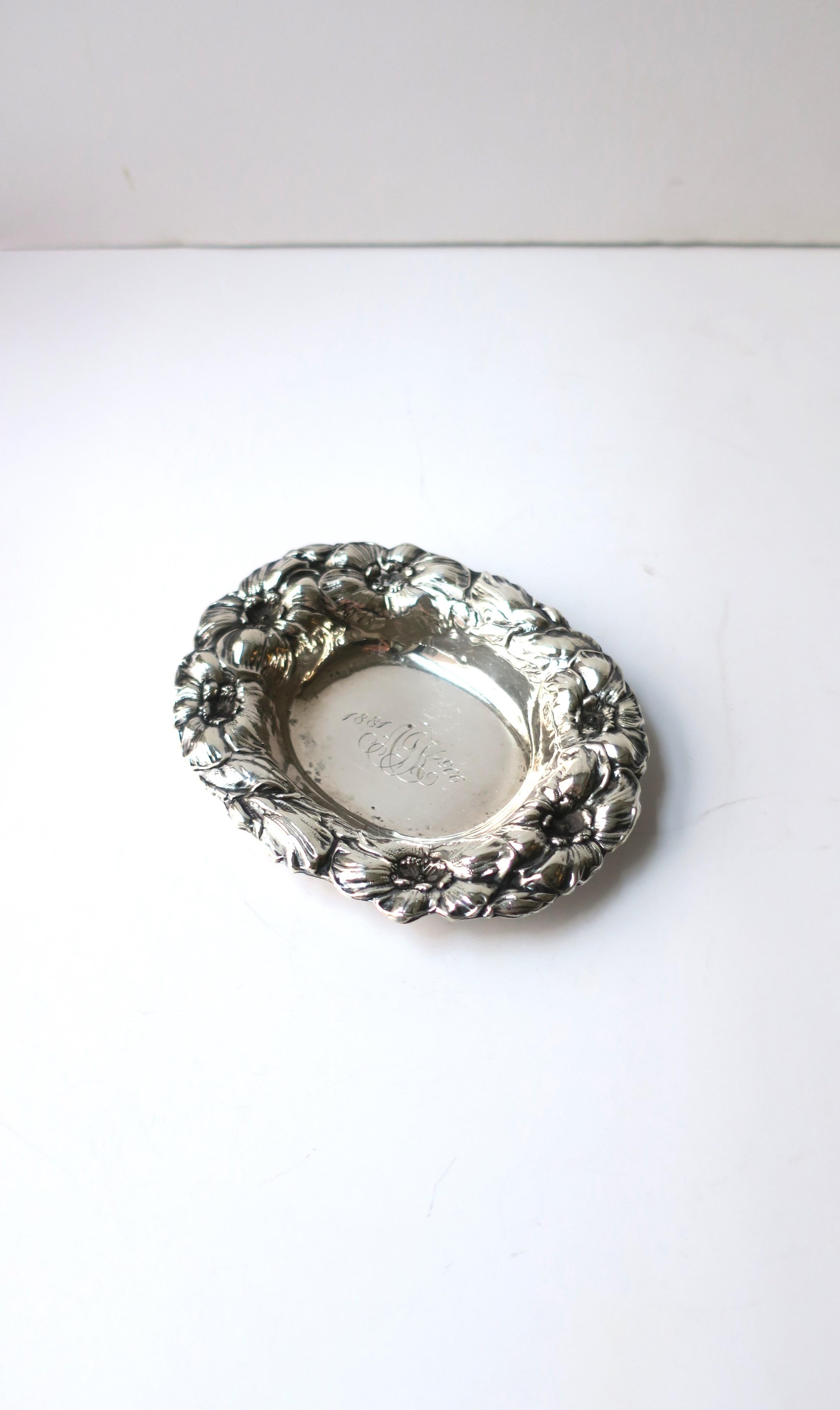 Antiguo Plato Joyero de Plata de Ley Estilo Buccellati Plata esterlina en venta