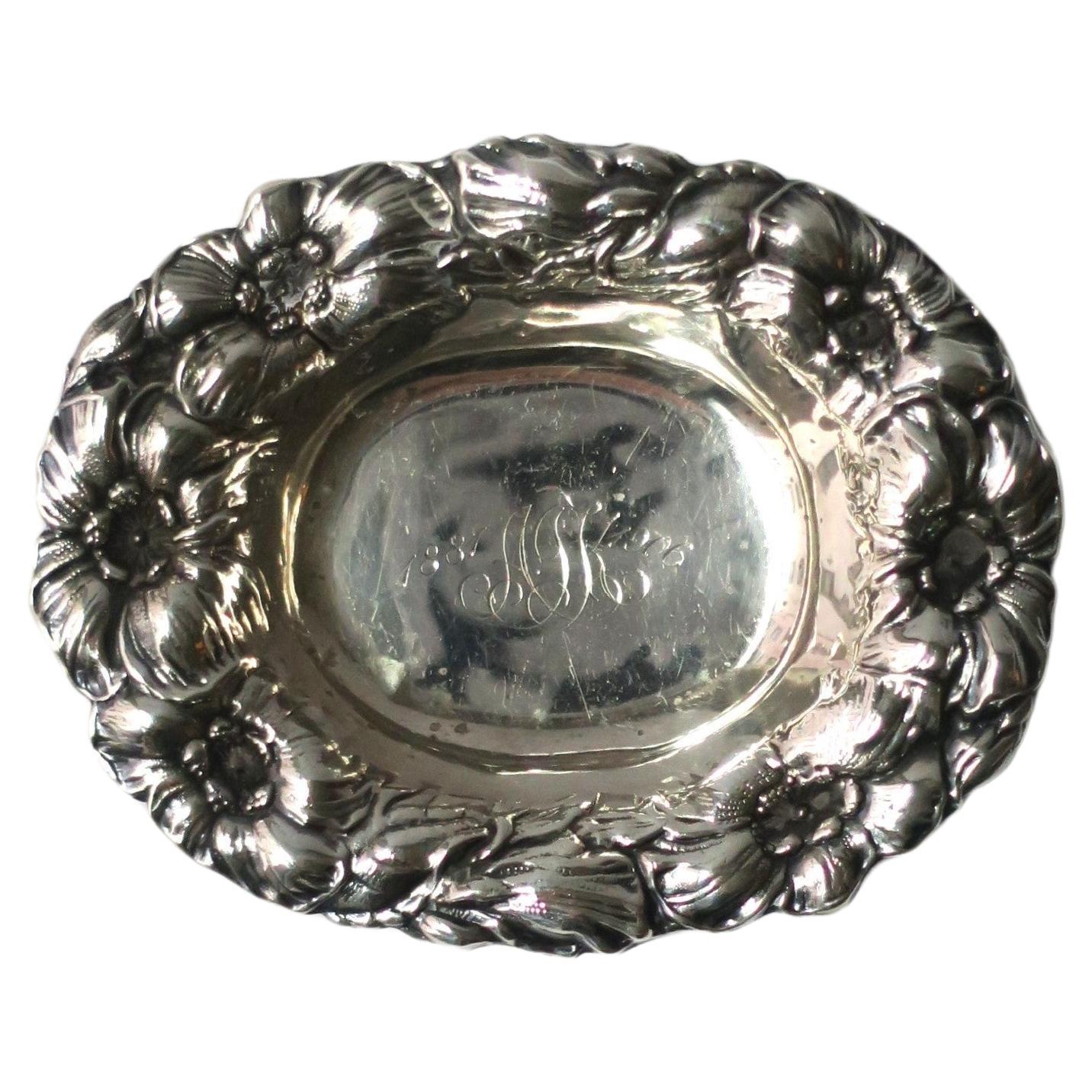 Plat à bijoux antique en argent sterling de style Buccellati