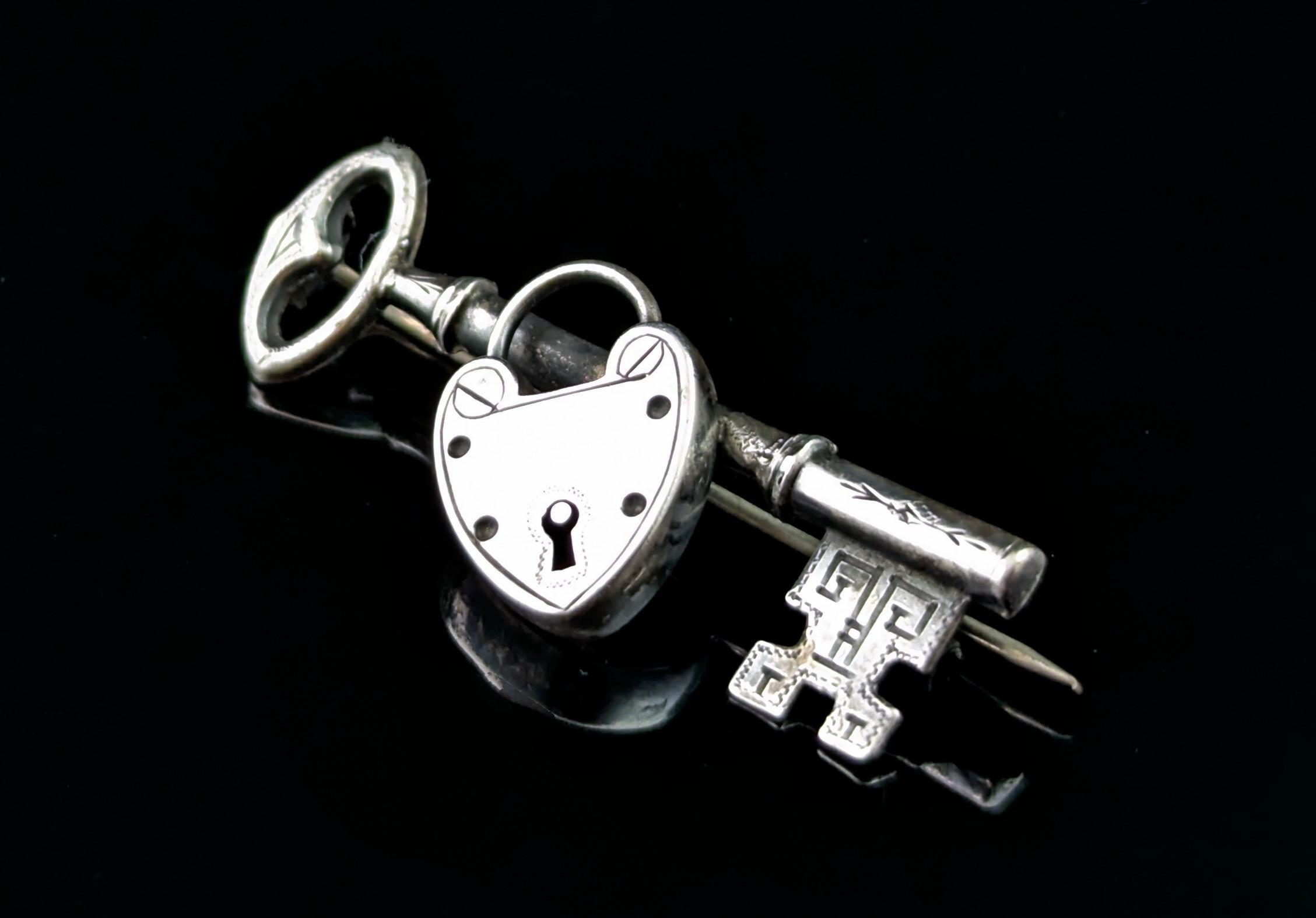 Broche ancienne clé de mon cœur en argent sterling Bon état - En vente à NEWARK, GB
