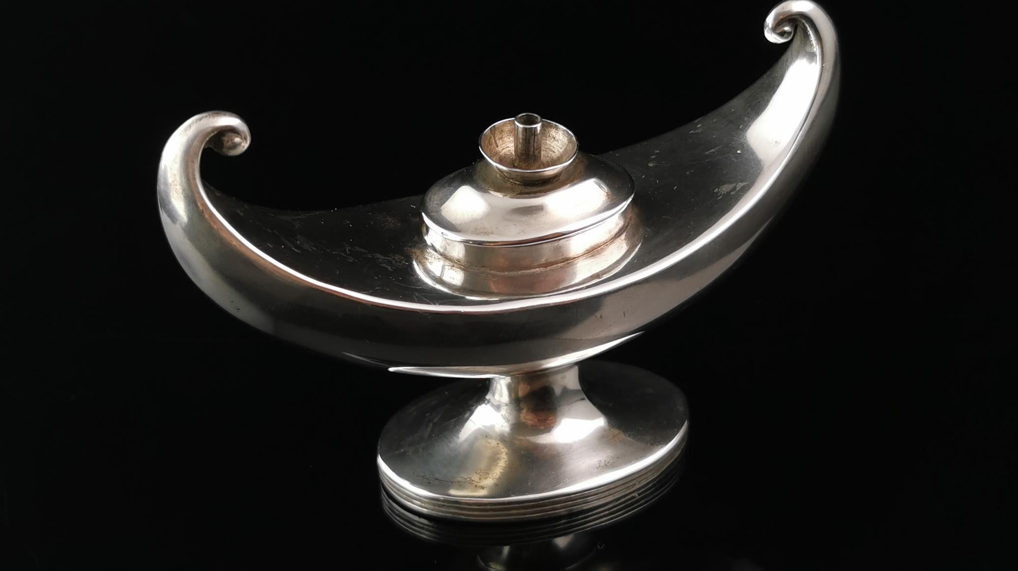 20ième siècle Briquet de table ancien en forme de lampe en argent sterling en vente