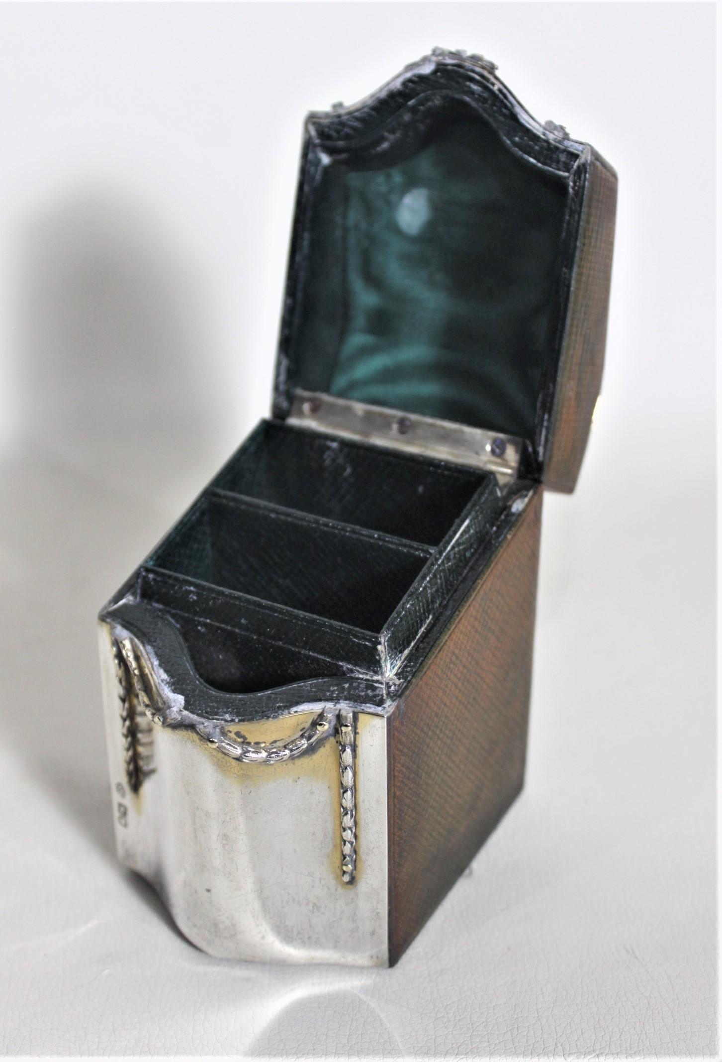 Caja de naipes antigua de plata de ley y cuero en miniatura estilo cuchillero en venta 3