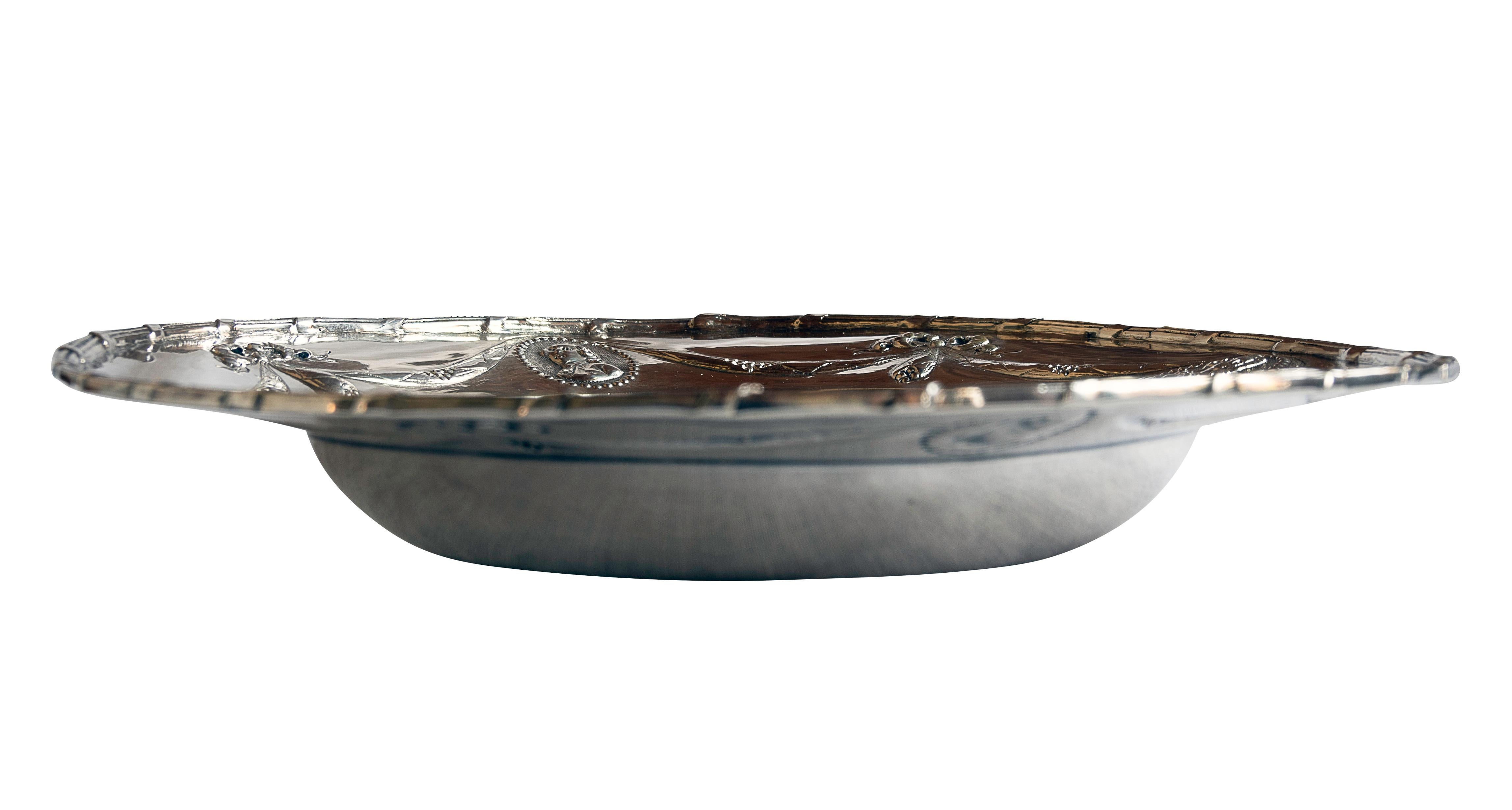 A fine and impressive antique sterling silver low bowl with portrait of kings and decorations

This gorgeous low bowl has very few light scratches, but they do not distract from the piece beauty.

Unidentified manufacturer and