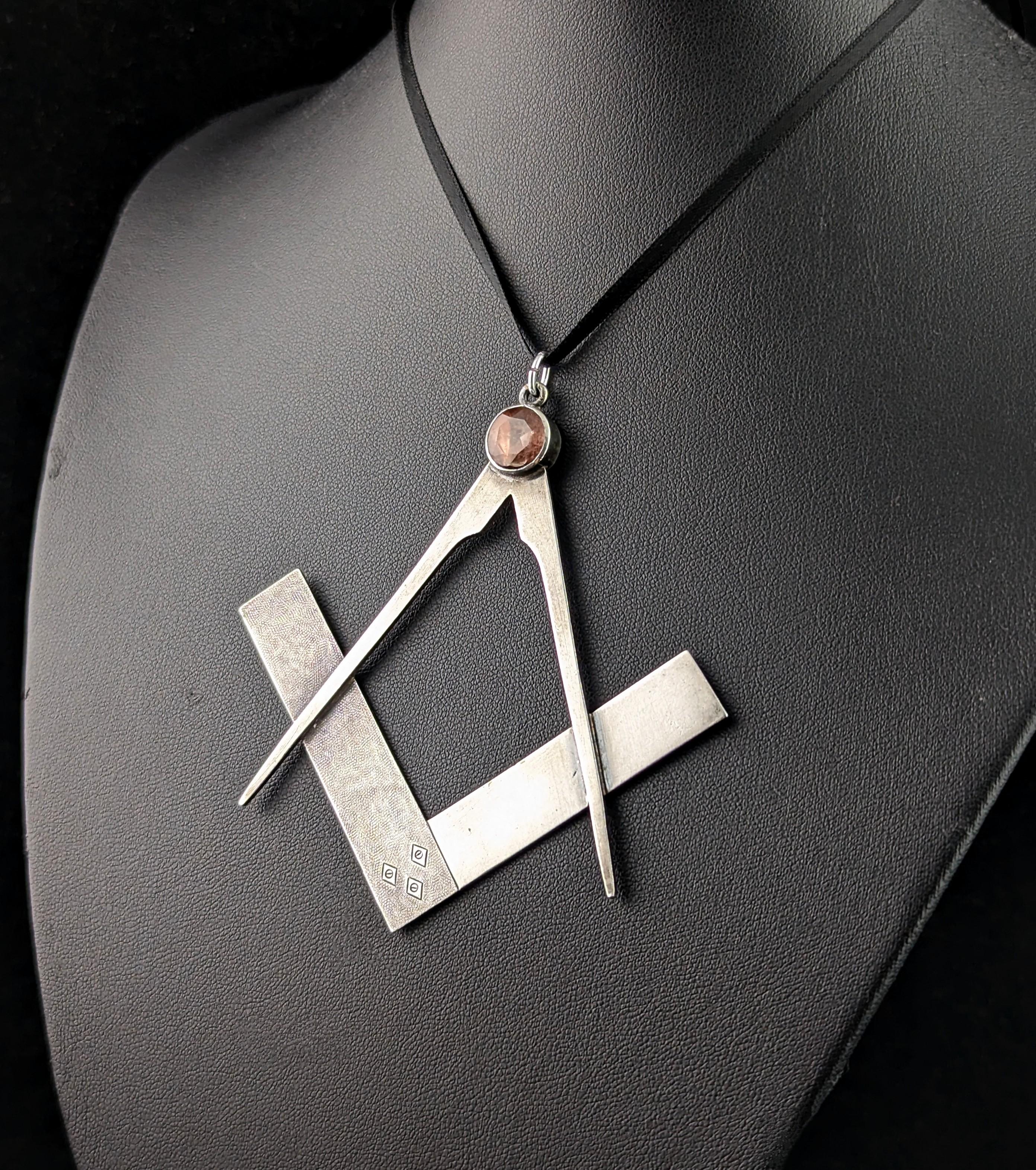 da uomo o donna Antico ciondolo massonico in argento sterling, grande, vittoriano in vendita