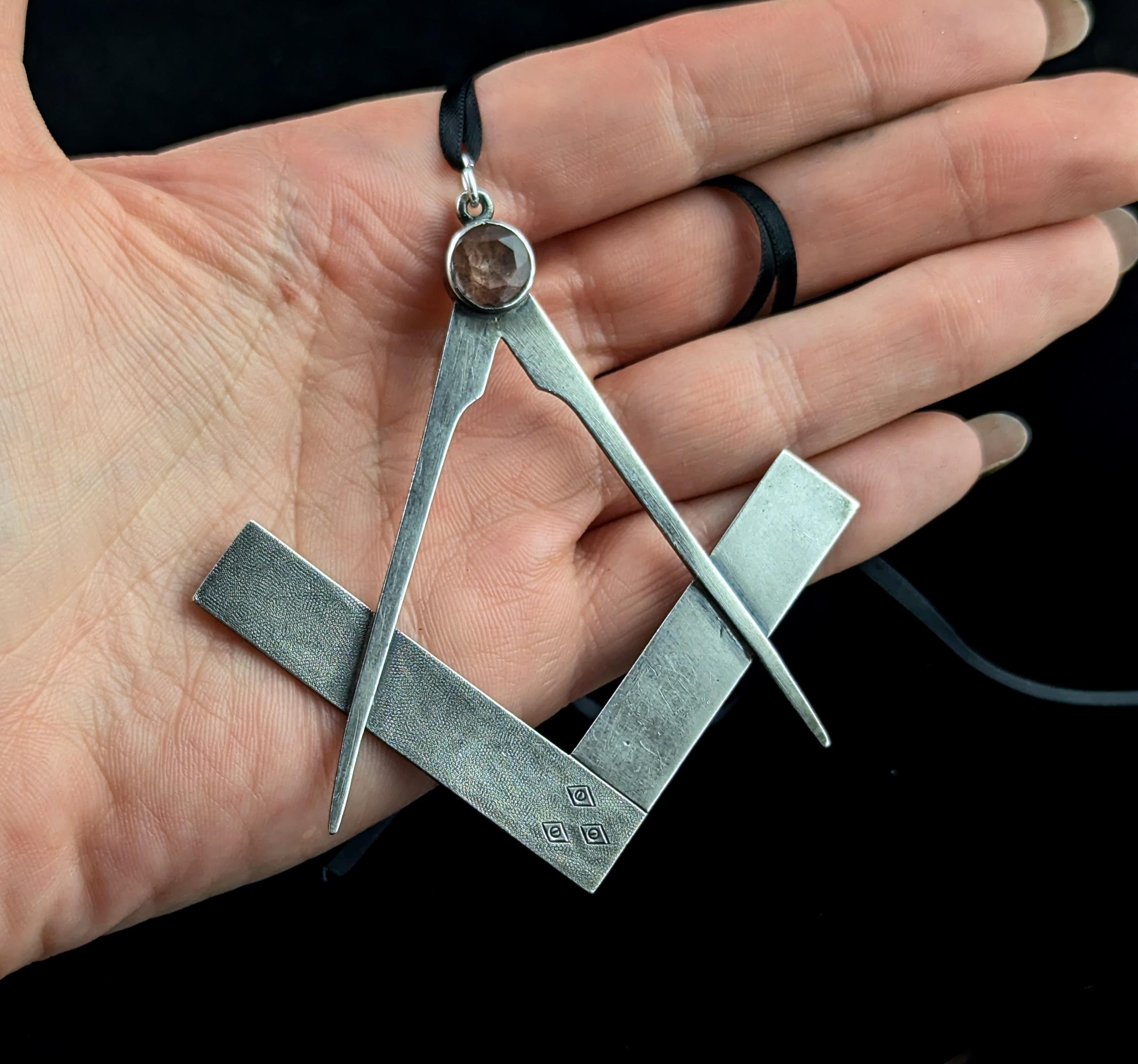 Antico ciondolo massonico in argento sterling, grande, vittoriano in vendita 4