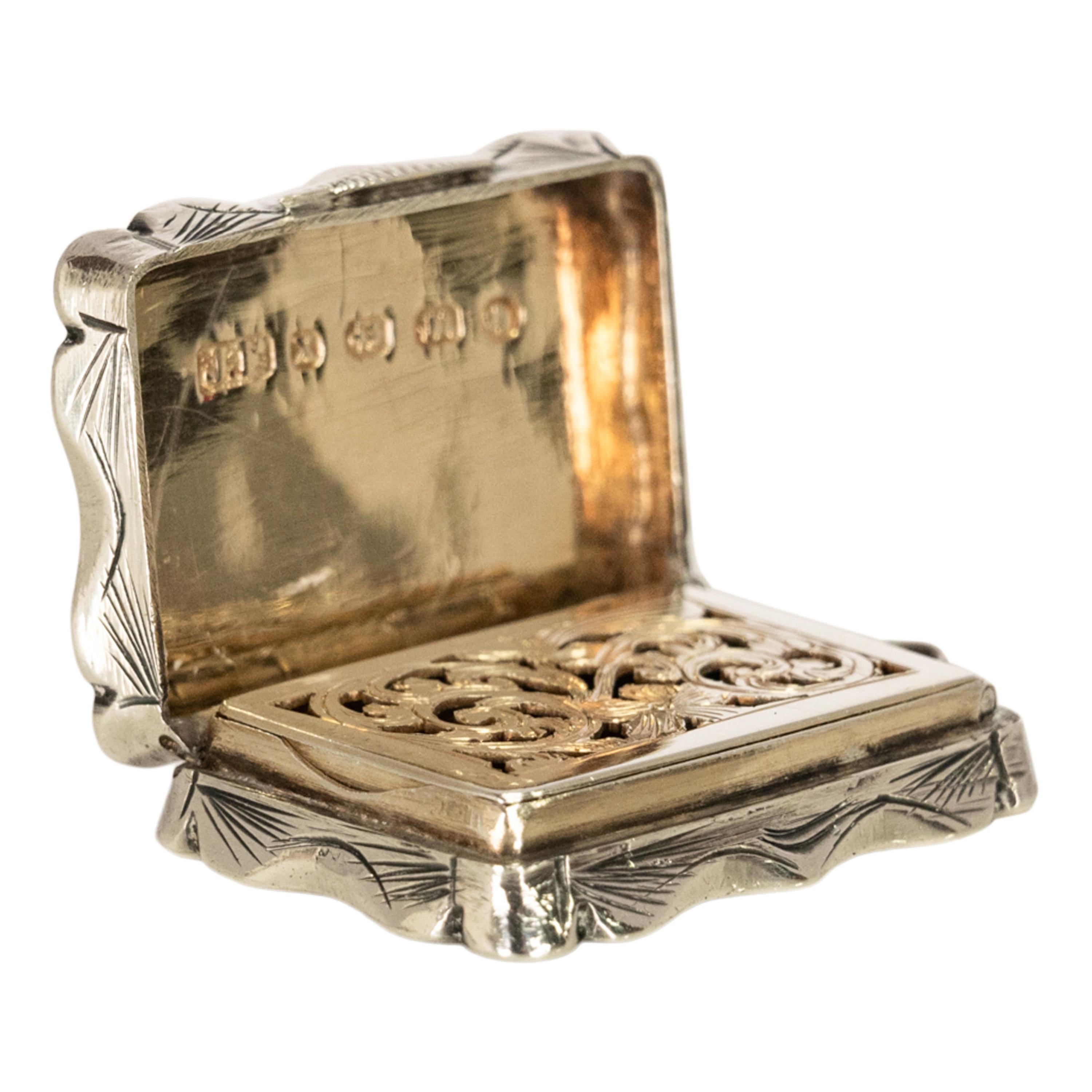 Antike Sterling Silber Miniatur Vinaigrette Medaillon James Fenton Birmingham  im Zustand „Gut“ im Angebot in Portland, OR