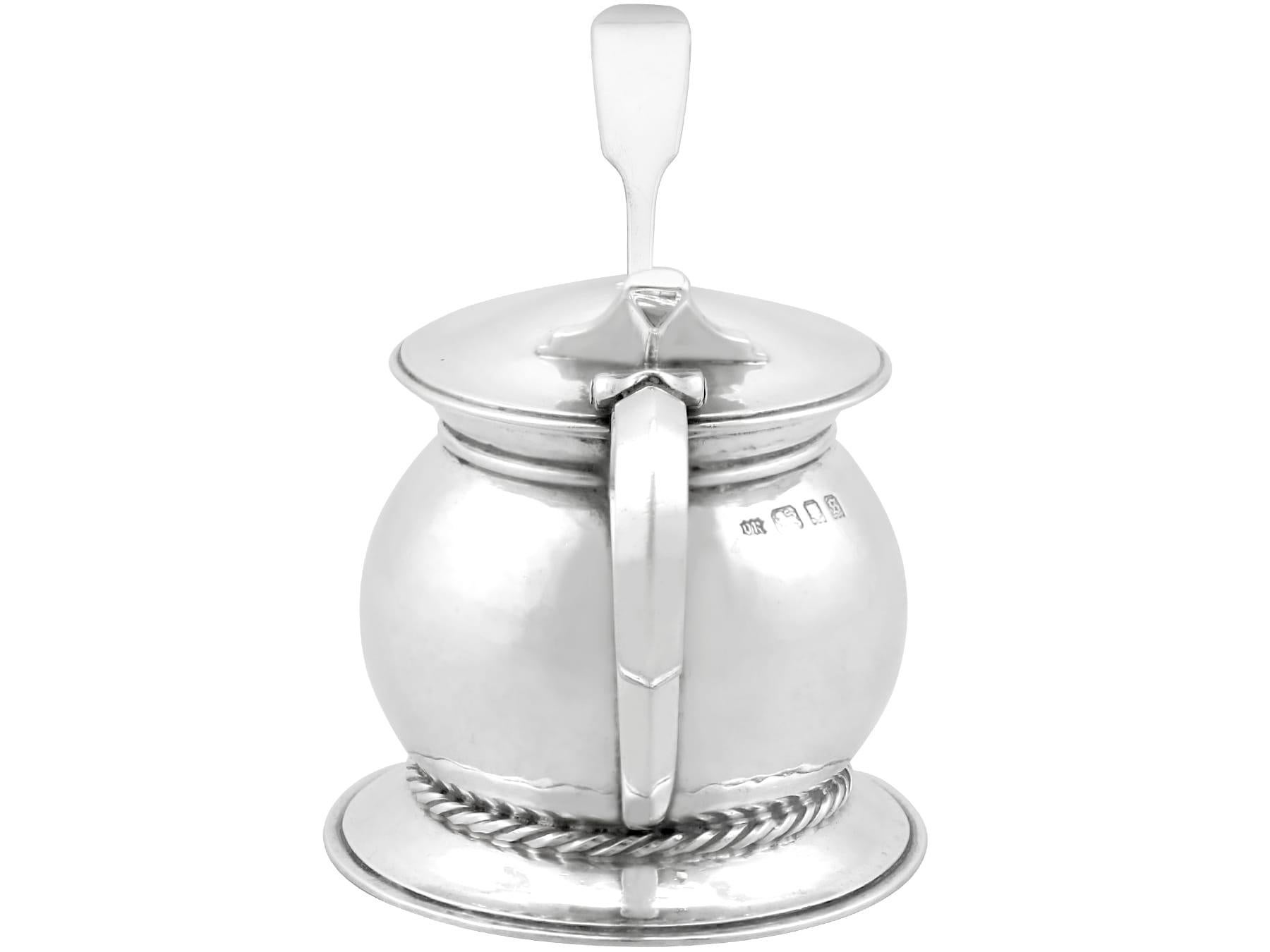 Antiguo tarro de mostaza de plata de ley de Omar Ramsden Estilo Arts & Crafts Inglés en venta