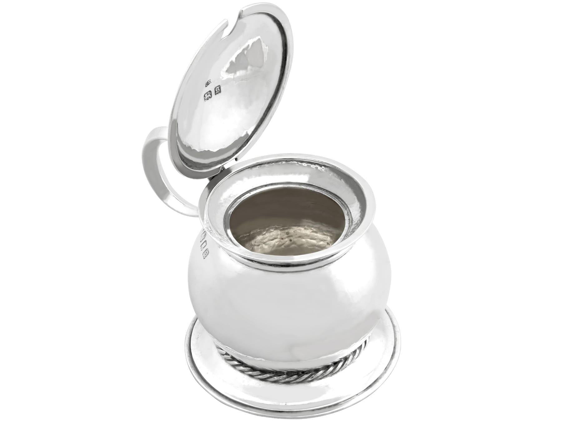 Antiguo tarro de mostaza de plata de ley de Omar Ramsden Estilo Arts & Crafts mediados del siglo XX en venta