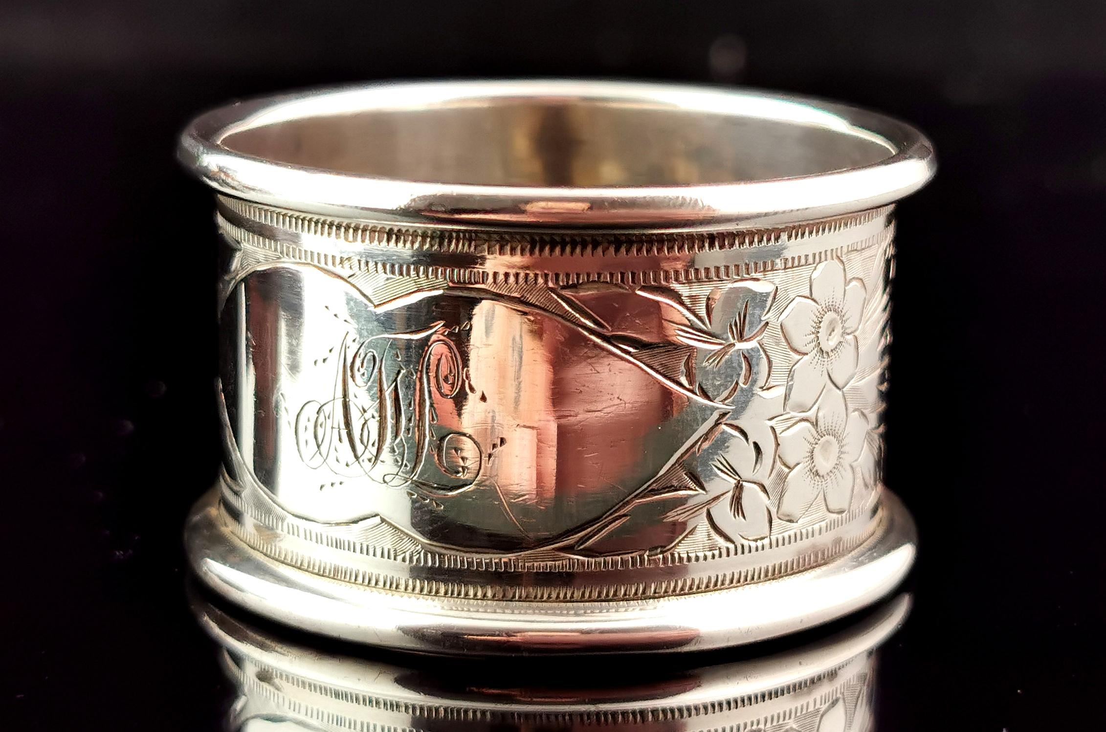 Antique sterling silver napkin ring, floral engraved  For Sale 3