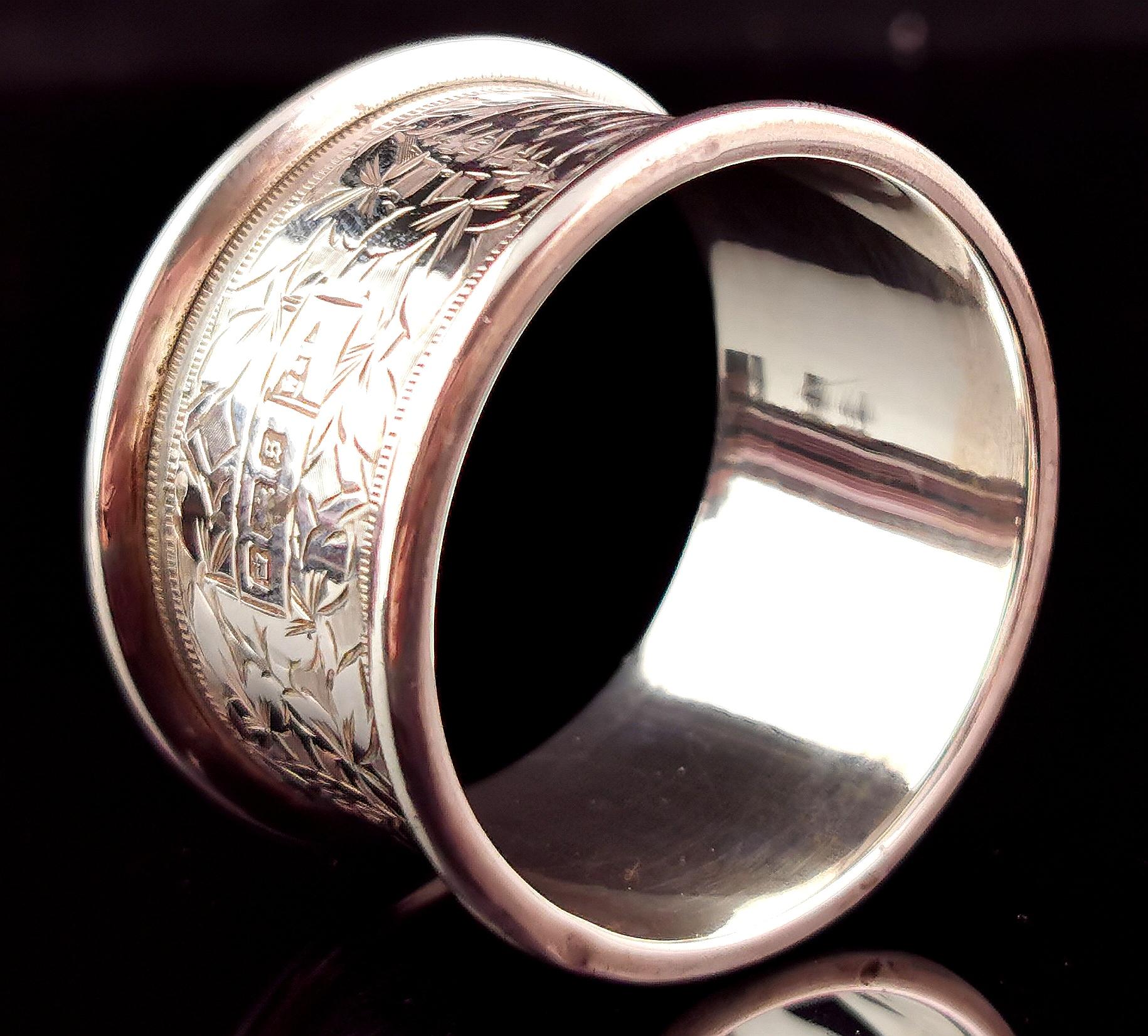 Antique sterling silver napkin ring, floral engraved  For Sale 4
