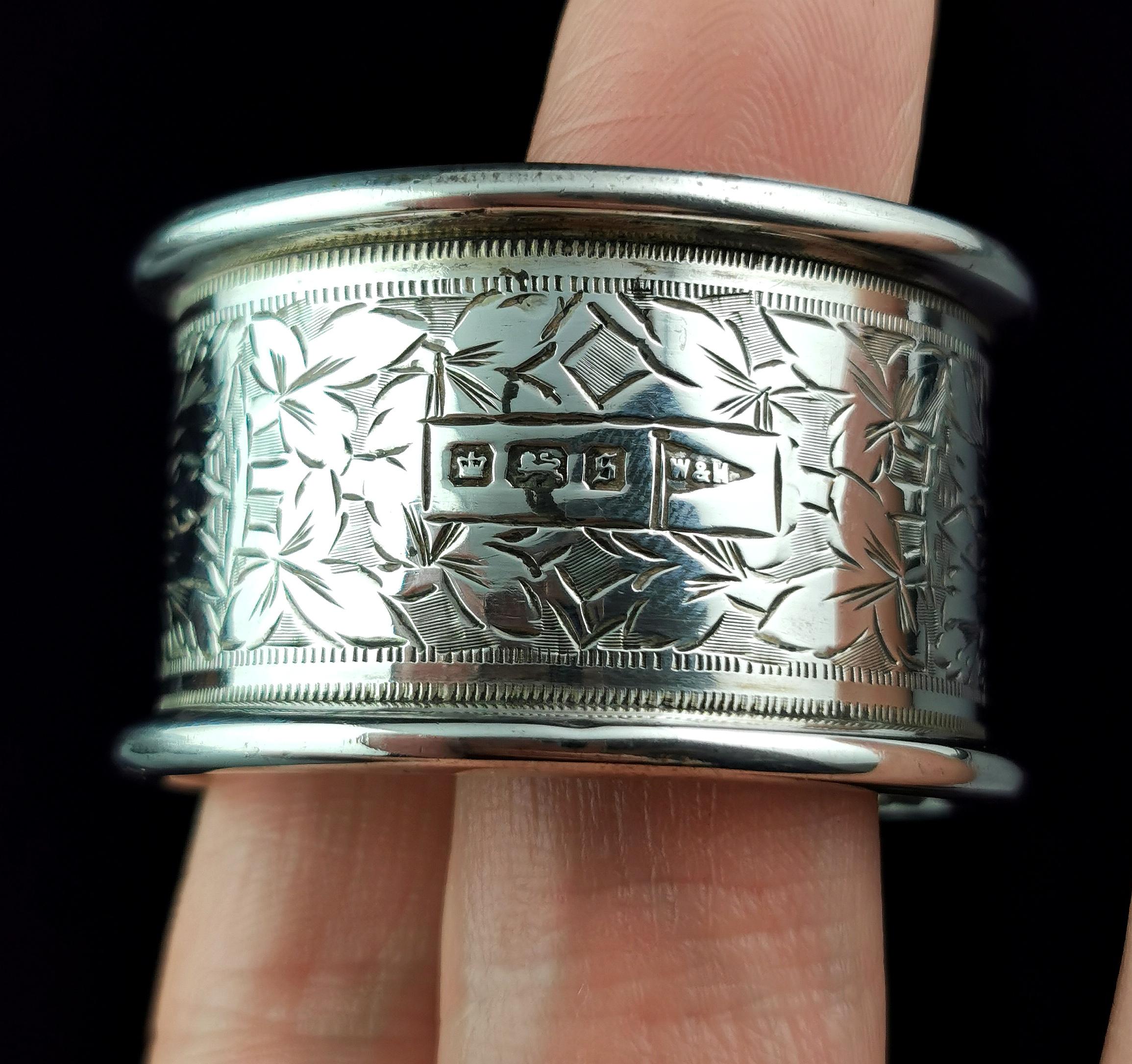 Antique sterling silver napkin ring, floral engraved  For Sale 5