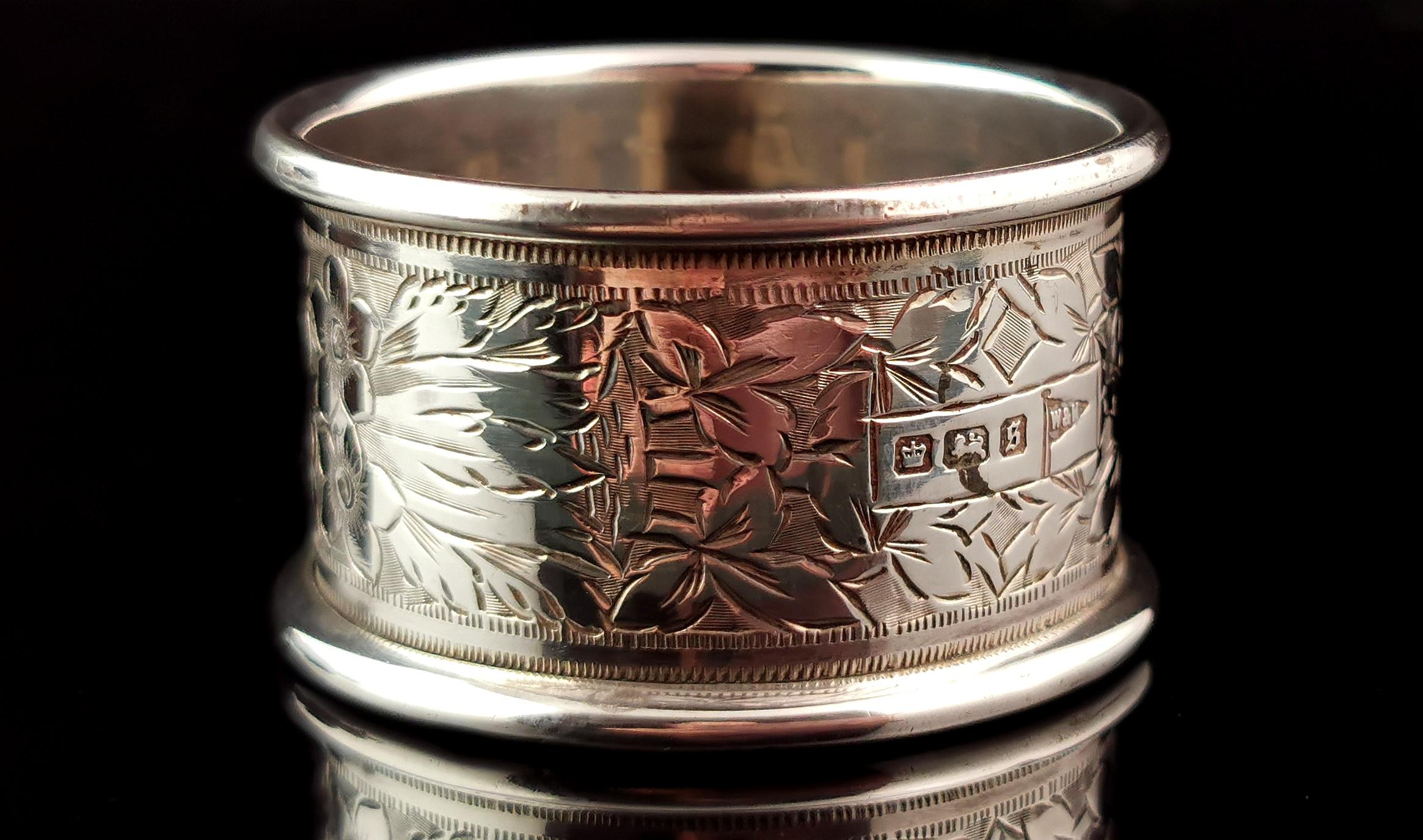 Antique sterling silver napkin ring, floral engraved  For Sale 1