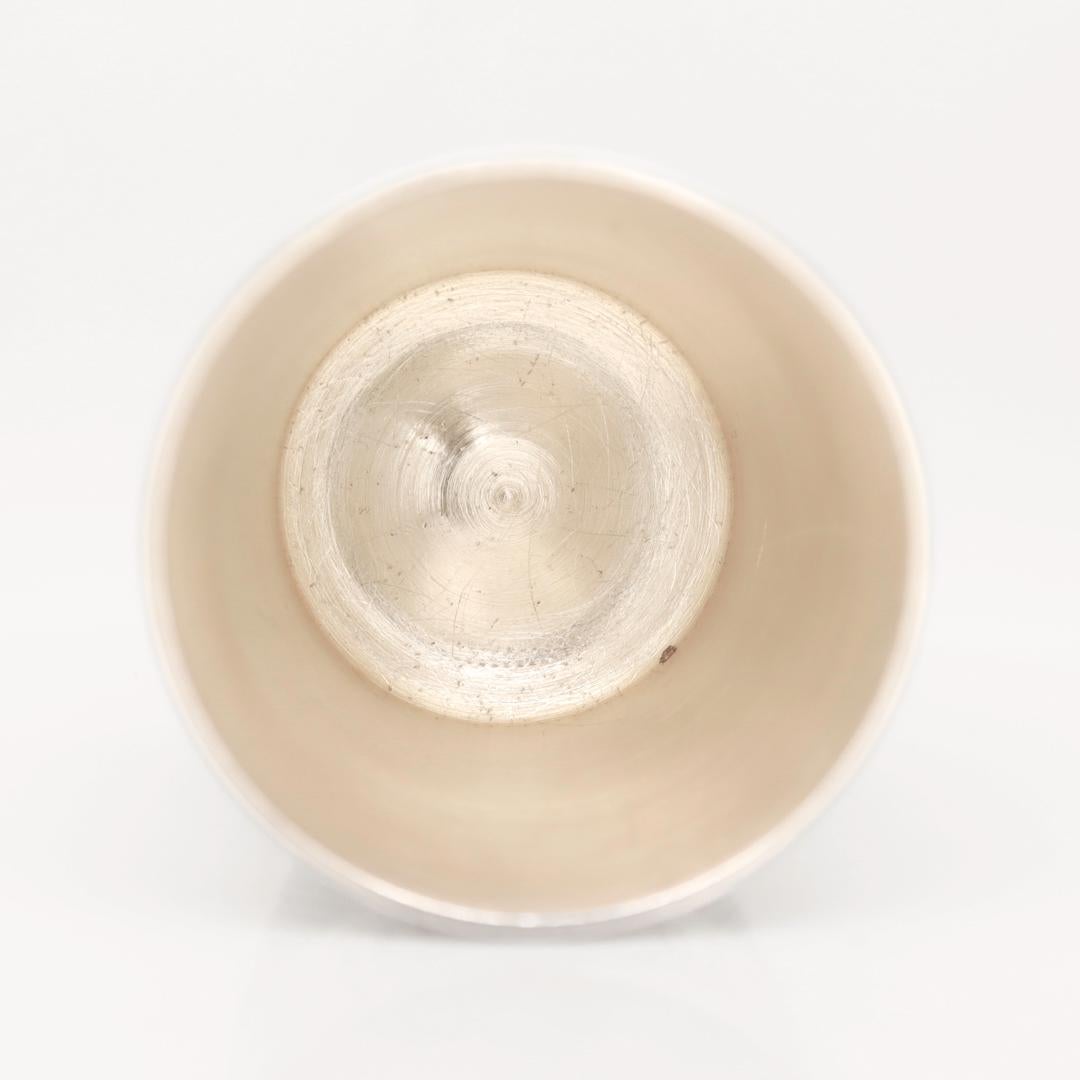 Vaso de chupito o medida de licor antiguo de plata de ley 