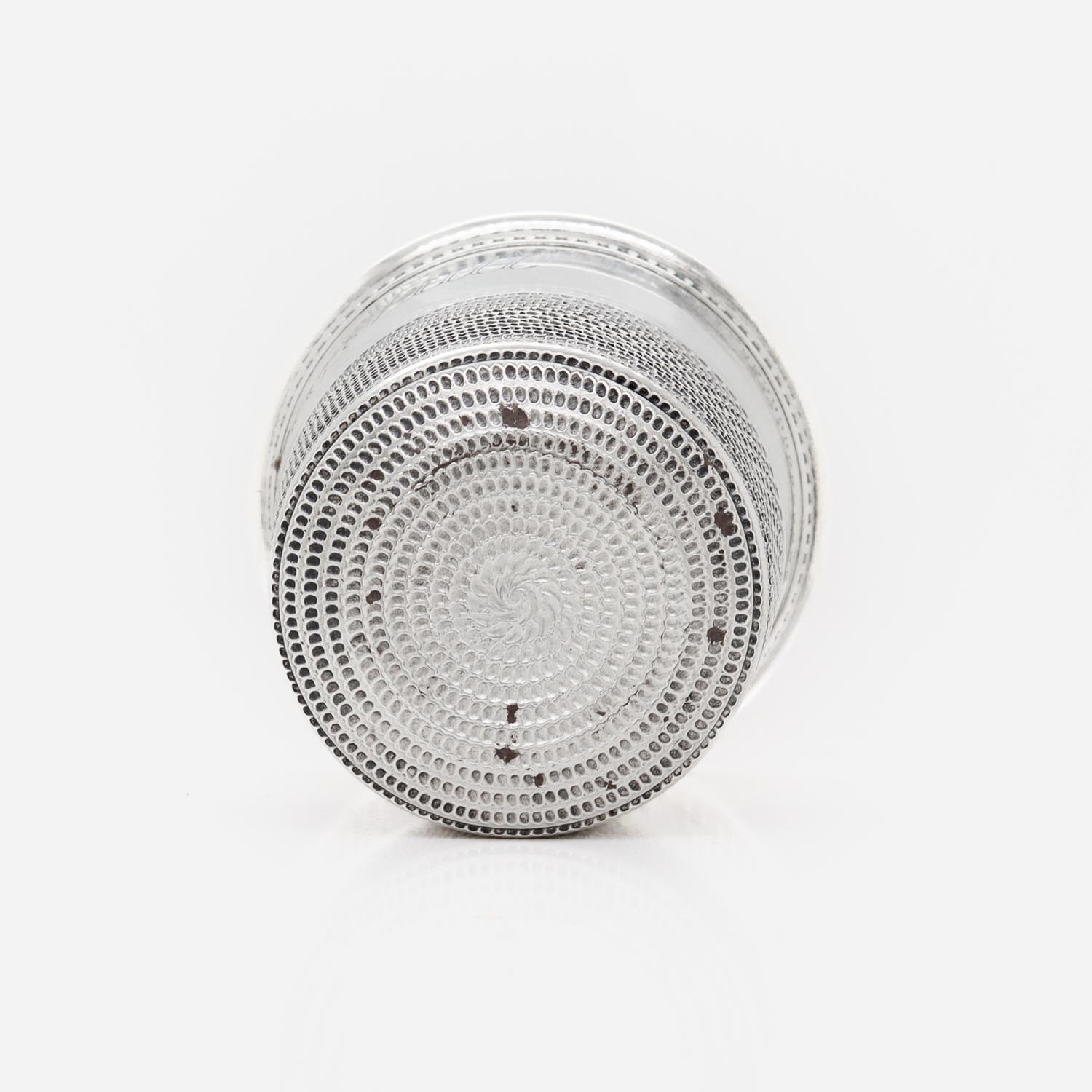 Vaso de chupito o medida de licor antiguo de plata de ley 