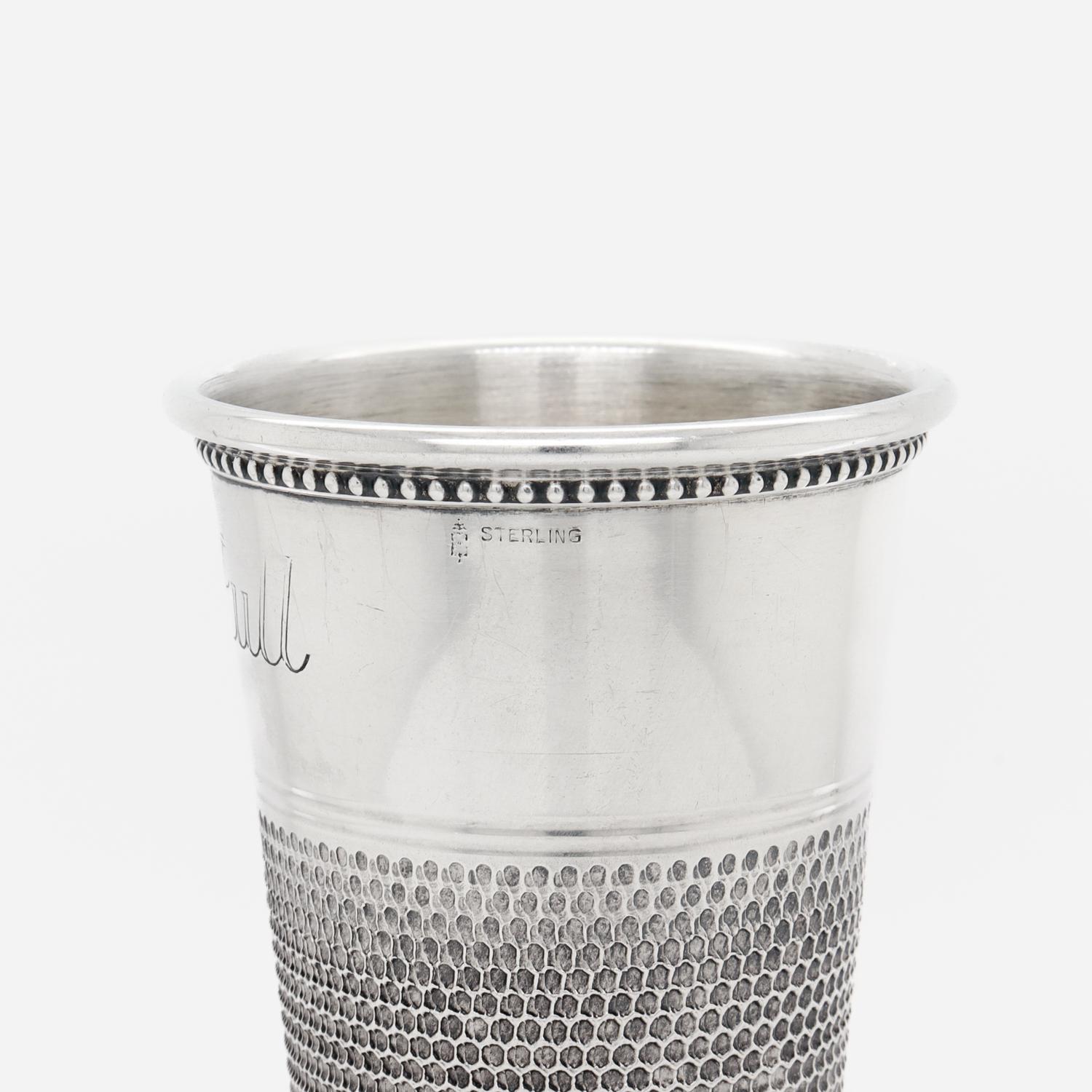 Vaso de chupito o medida de licor antiguo de plata de ley 
