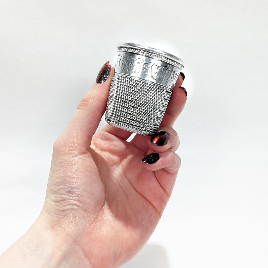 Vaso de chupito o medida de licor antiguo de plata de ley 
