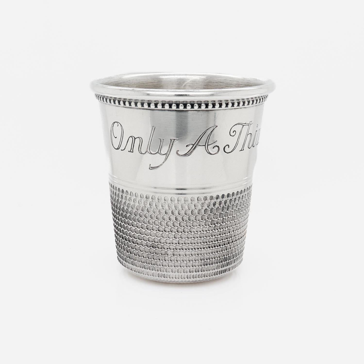 Vaso de chupito o medida de licor antiguo de plata de ley 