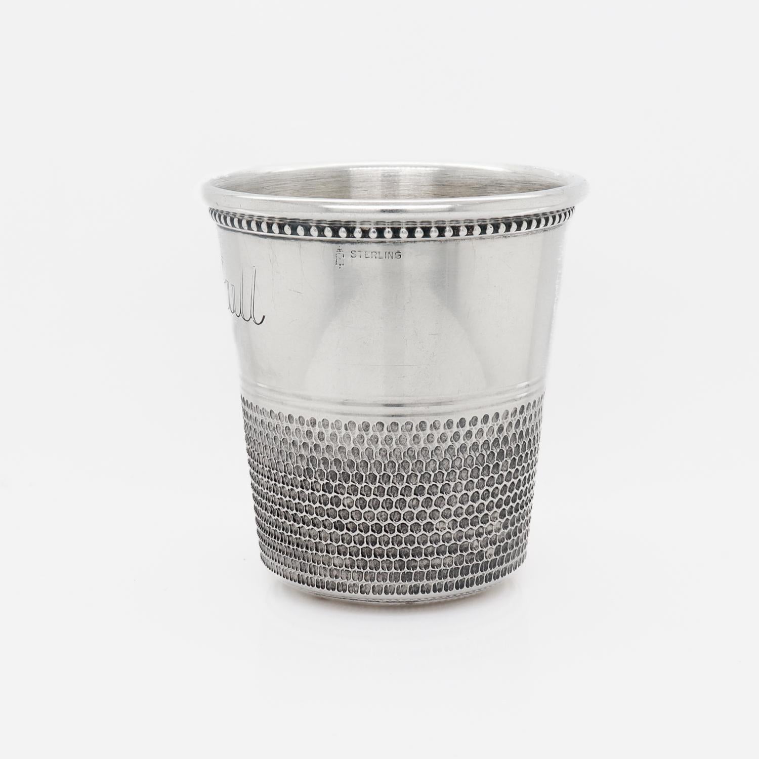 Vaso de chupito o medida de licor antiguo de plata de ley 