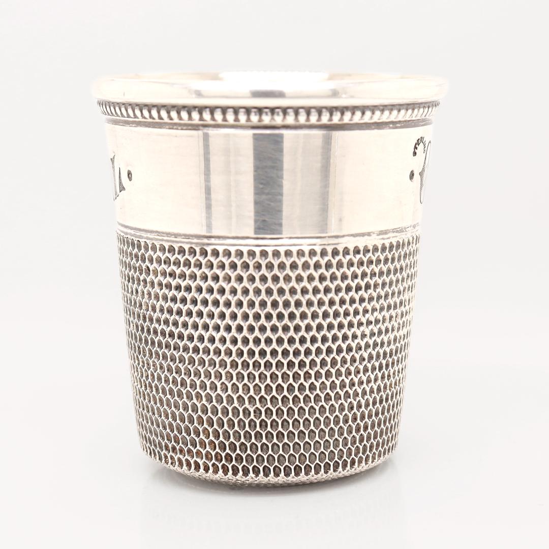 Vaso de chupito o medida de licor antiguo de plata de ley 