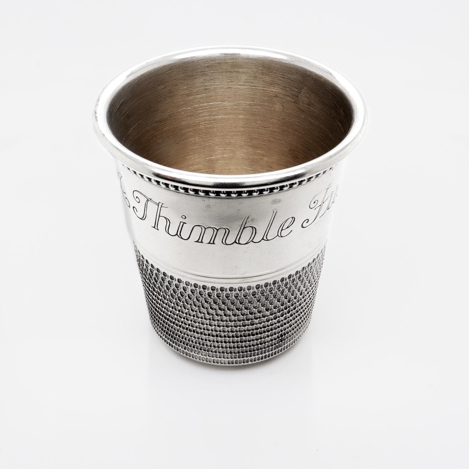 Vaso de chupito o medida de licor antiguo de plata de ley 