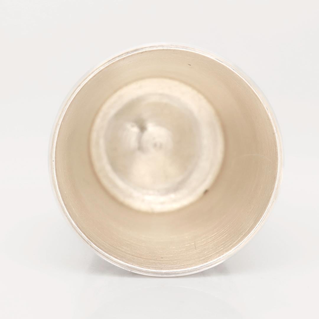 Vaso de chupito o medida de licor antiguo de plata de ley 