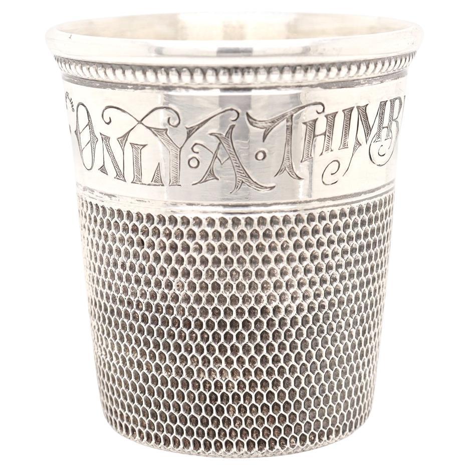 Vaso de chupito o medida de licor antiguo de plata de ley "Sólo un dedal lleno