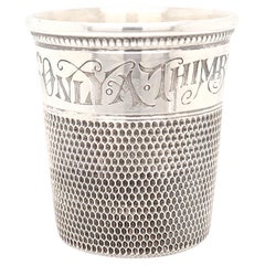 Vaso de chupito o medida de licor antiguo de plata de ley "Sólo un dedal lleno