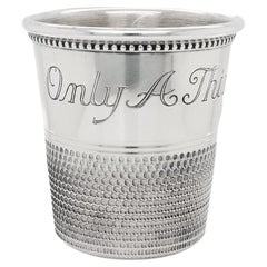 Vaso de chupito o medida de licor antiguo de plata de ley "Sólo un dedal lleno