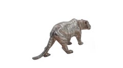 Figurilla antigua de tigre de Bengala de plata de ley sobre resina