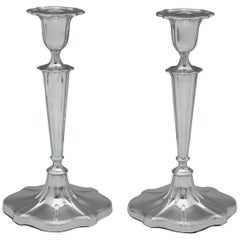 Paar antike Kerzenständer aus Sterlingsilber von Walker & Hall Sheffield, 1914