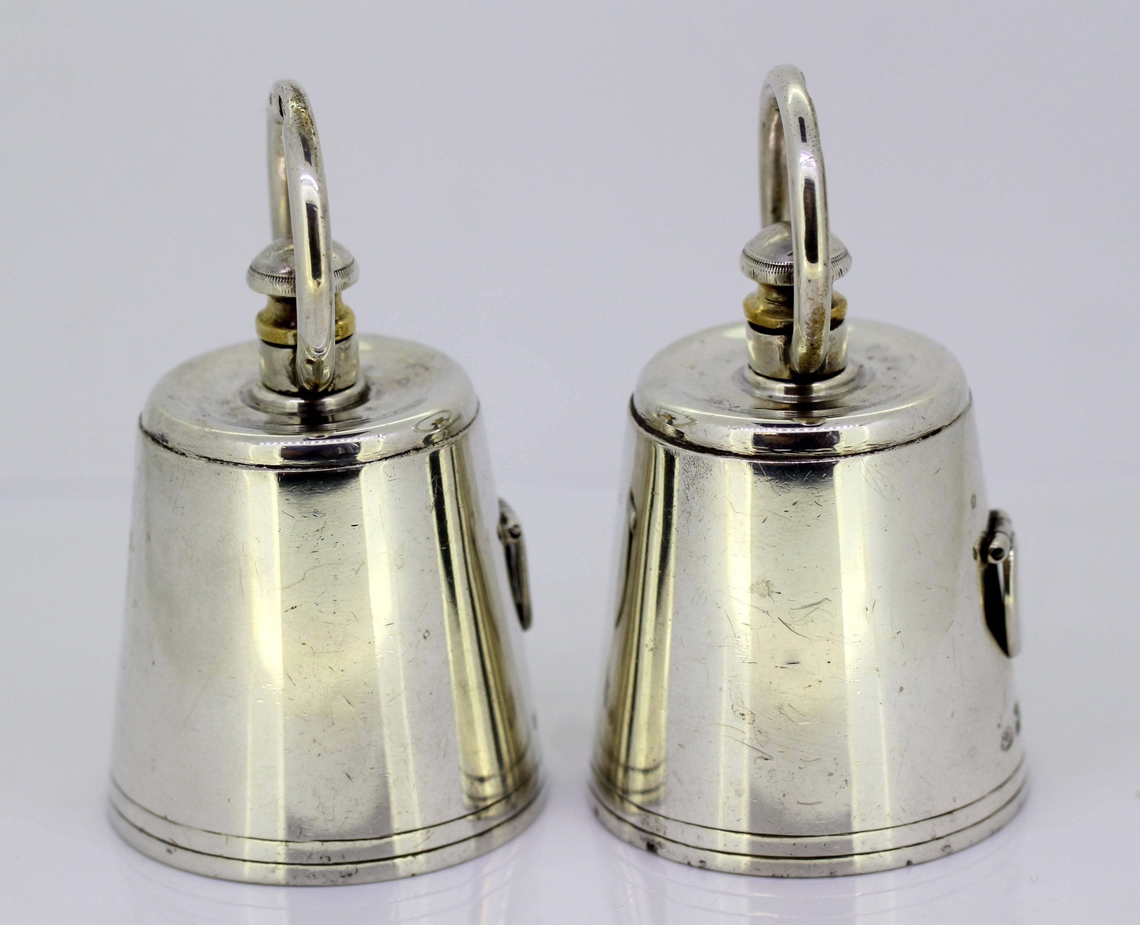 Antique sterling silver pair of salt and pepper grinders in form of bells
Maker: Joseph Braham
Made in London 1901
Fully hallmarked.

Approximate dimensions - 
Diameter x height: 5 x 8.3 cm
Weight: 275 grams total

Condition: Surface wear